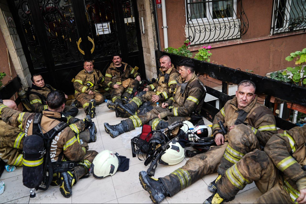 Şişli'de gece kulübünde can pazarı: 29 kişi hayatını kaybetti Şişli'de gece kulübünde can pazarı: 29 kişi hayatını kaybetti - 2. Resim