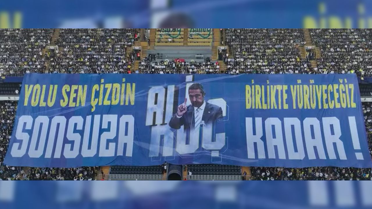 Tarihi genel kurulda sürpriz pankart! Ali Koç'a jest yapıldı | Fenerbahçe haberleri Tarihi genel kurulda sürpriz pankart! Ali Koç'a jest yapıldı - 1. Resim