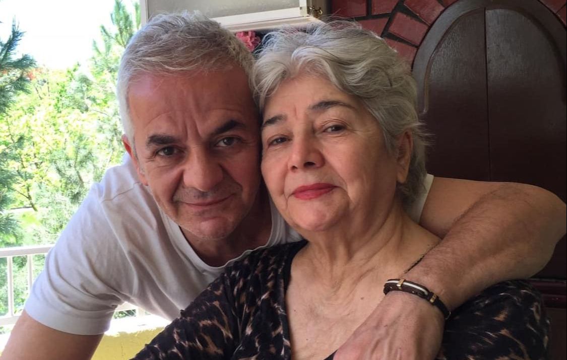 24 gün önce annesini toprağa veren Zafer Algöz baba acısıyla yıkıldı - 1. Resim