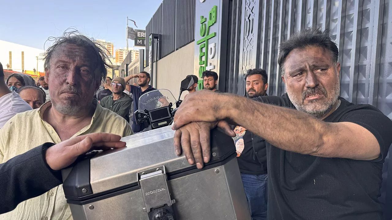 Ankara'da İvedik Organize Sanayi Bölgesi'nde yangın çıktı! 2 otomobil kül oldu Ankara'da İvedik Organize Sanayi Bölgesi'nde yangın çıktı! 2 otomobil kül oldu - 1. Resim