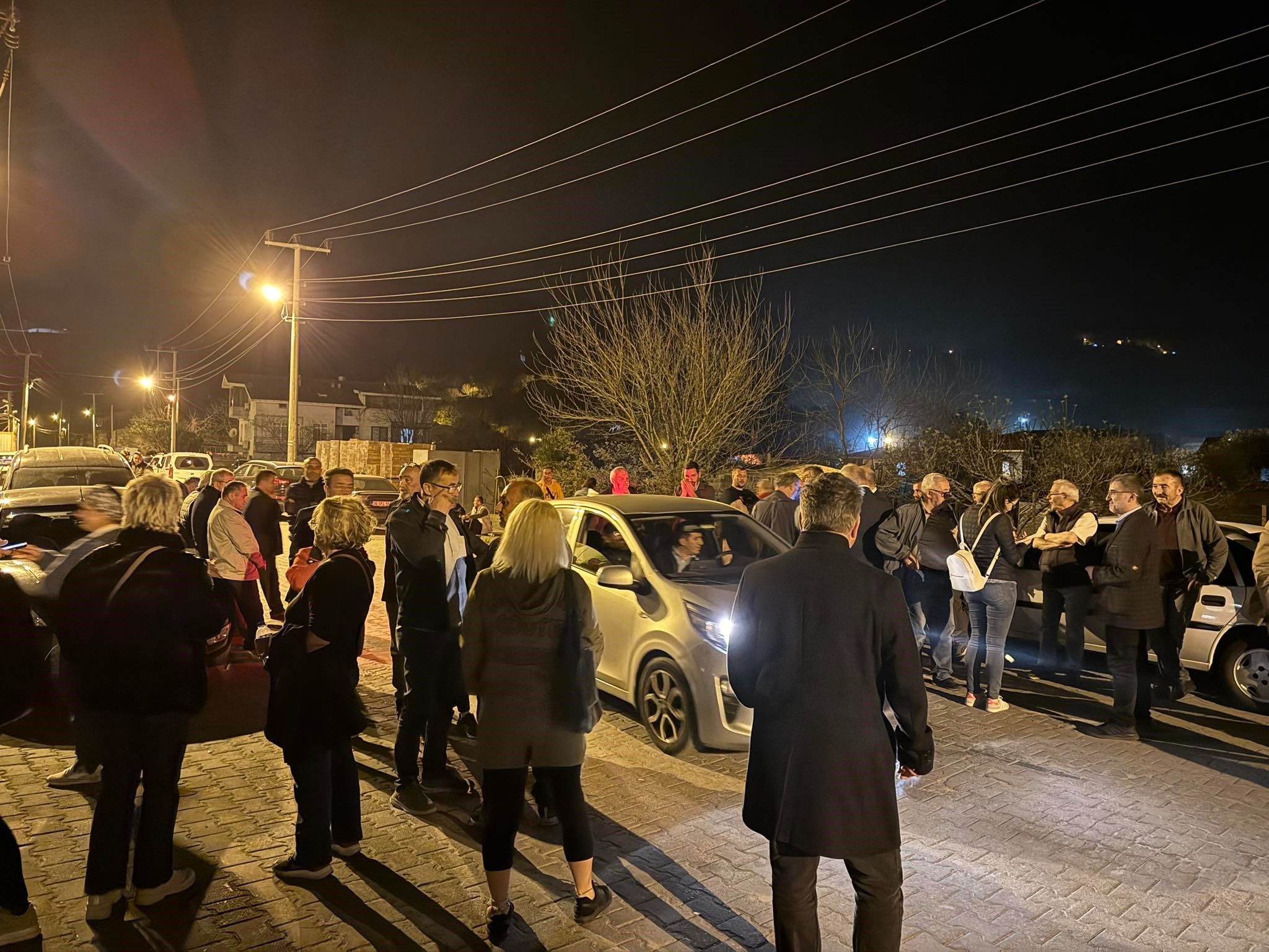 Bir seçim gerginliği de Amasra'da: İtiraz kararı sonrası CHP'liler nöbette Bir seçim gerginliği de Amasra'da: İtiraz kararı sonrası CHP'liler nöbette - 3. Resim