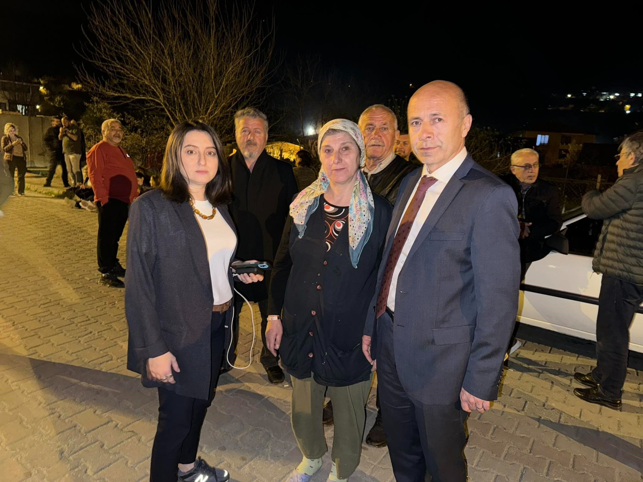 Bir seçim gerginliği de Amasra'da: İtiraz kararı sonrası CHP'liler nöbette Bir seçim gerginliği de Amasra'da: İtiraz kararı sonrası CHP'liler nöbette - 1. Resim