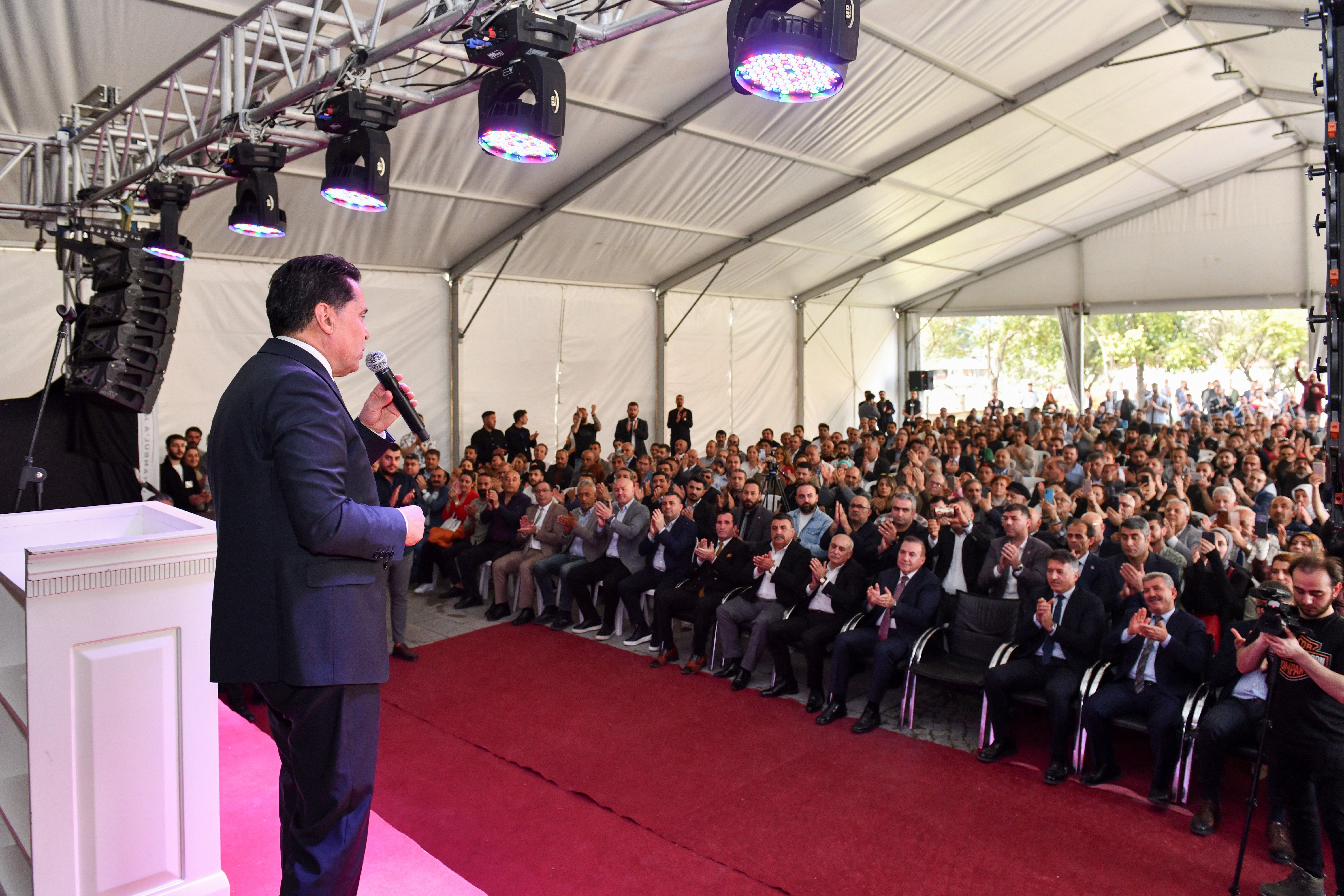 CHP Esenyurt Belediye Başkanı Ahmet Özer, zaferi DEM'le kutladı: Burada kent uzlaşısını gerçekleştirdik CHP Esenyurt Belediye Başkanı Ahmet Özer, zaferi DEM'le kutladı: Kent uzlaşısını gerçekleştirdik - 1. Resim