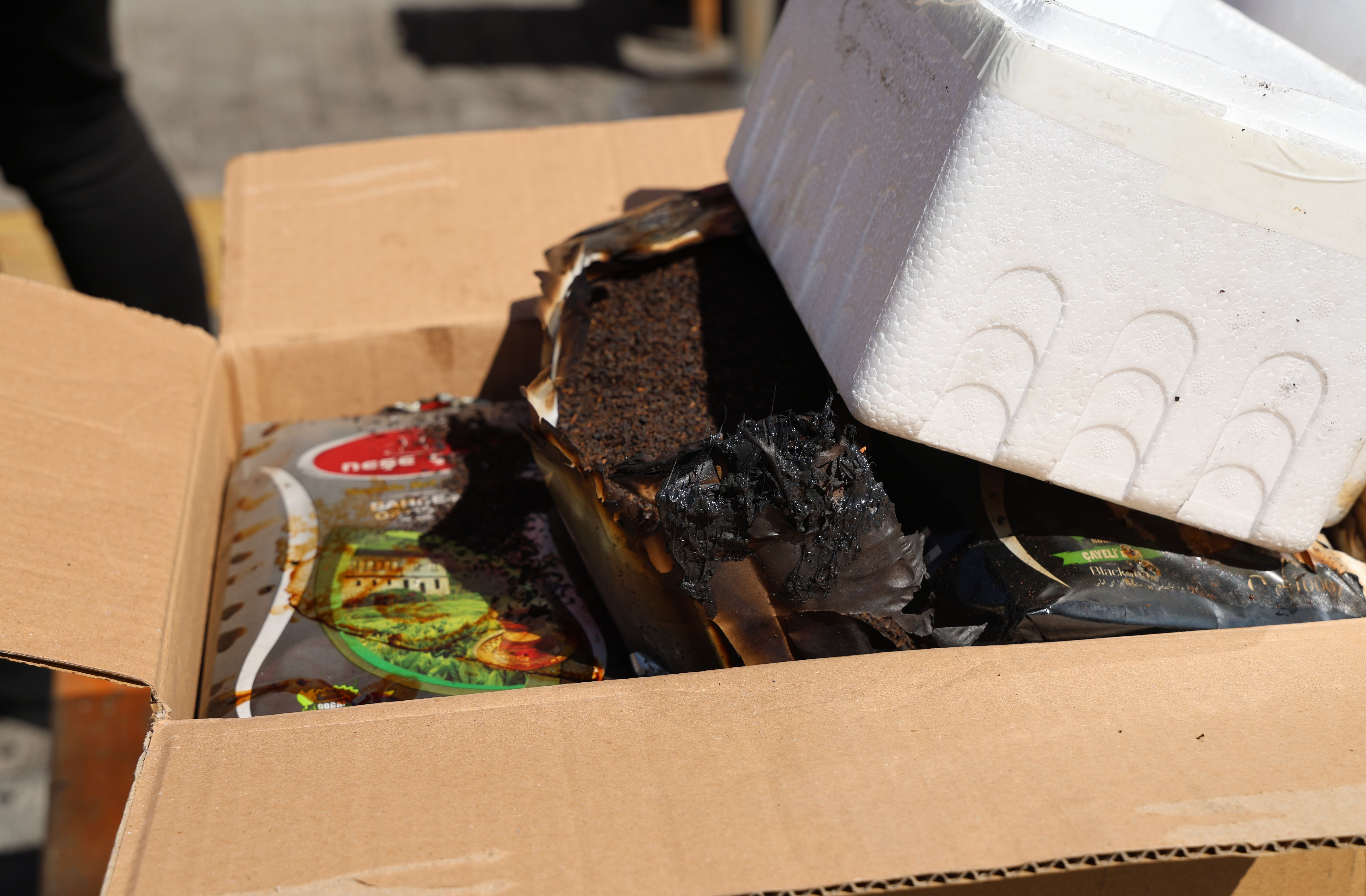 Dükkanı yanan esnaf, 1 Nisan şakası sandı! Gerçek olduğunu görünce şoke oldu - 2. Resim