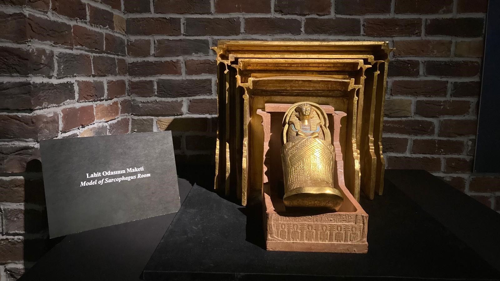 Firavunun hazineleri Ankara’da! Replikası yapılan Tutankhamun’un eserleri  ziyarete açıldı Firavunun hazineleri Ankara’da! Replikası yapılan Tutankhamun’un eserleri  ziyarete açıldı - 2. Resim