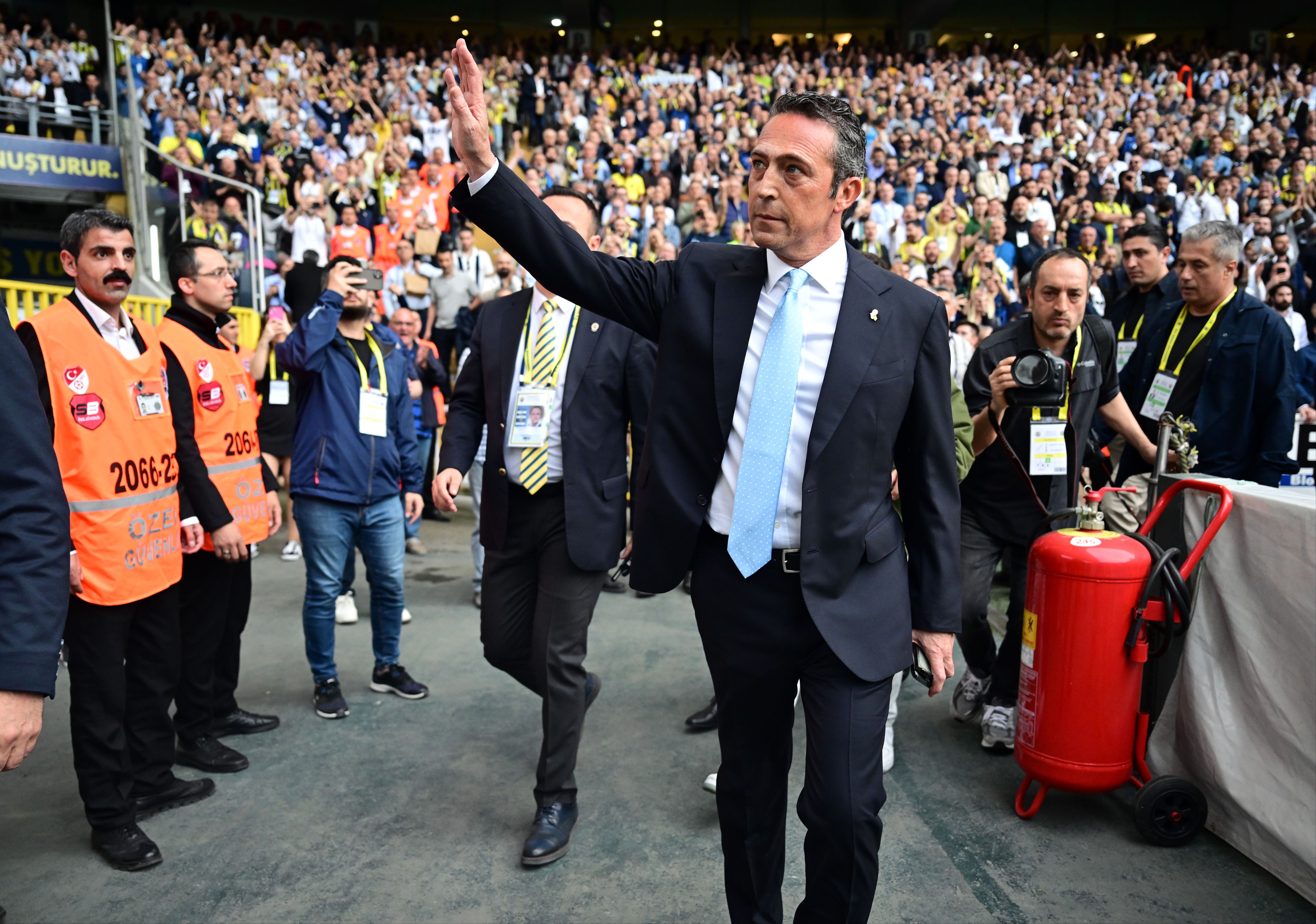Galatasaray Şanlıurfa'ya gidecek mi? Fenerbahçe'nin kararı sonrası gözler Süper Kupa'ya çevrildi Galatasaray Şanlıurfa'ya gidecek mi? Fenerbahçe'nin kararı sonrası gözler Süper Kupa'ya çevrildi - 1. Resim