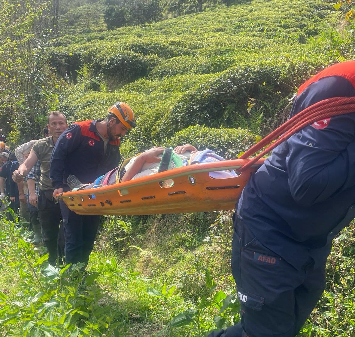 Rize’de ilkel teleferikten düşen 2 kişi ağır yaralandı Rize’de ilkel teleferikten düşen 2 kişi ağır yaralandı - 1. Resim