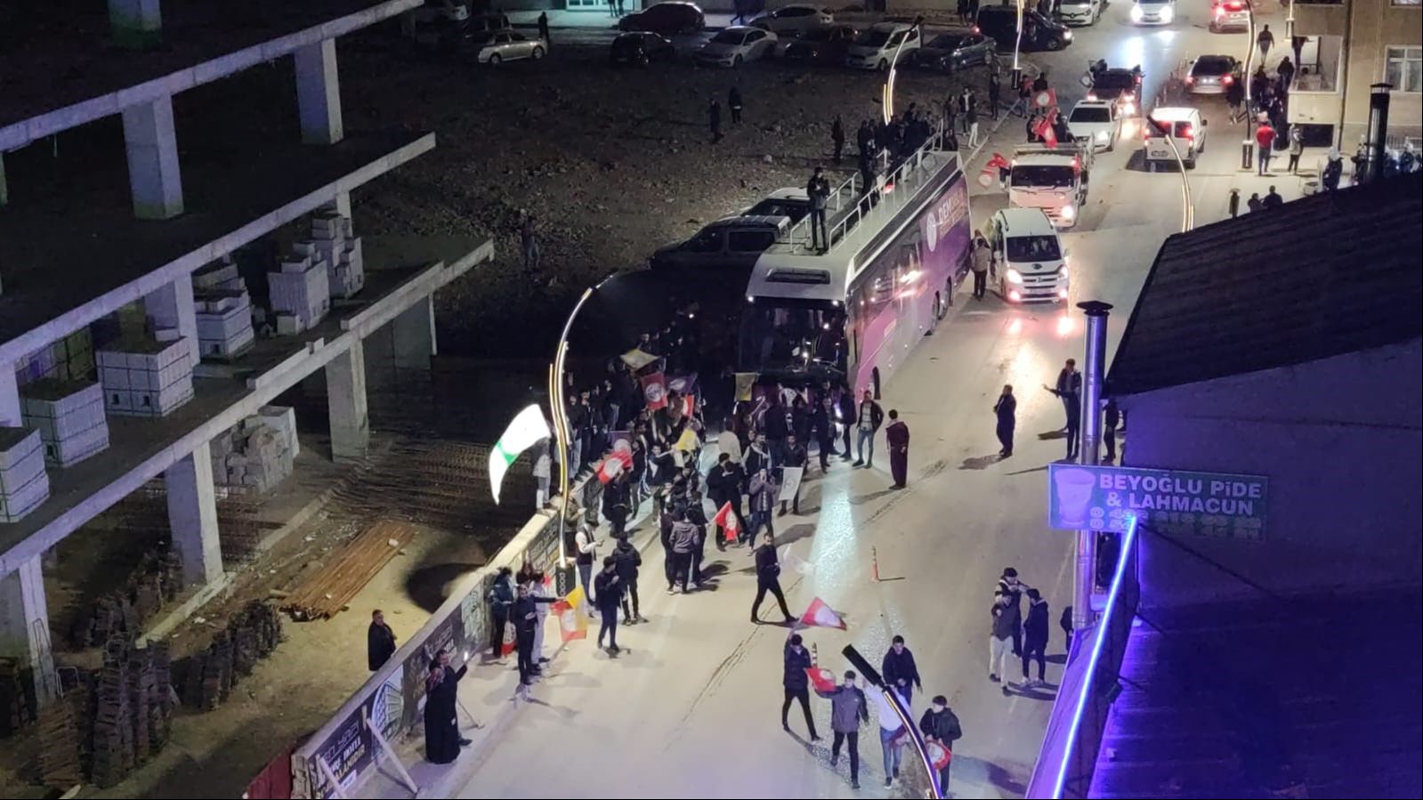 Tükürükçü DEM’linin başkanlığı düştü! Van büyükşehir el değiştirdi Tükürükçü DEM’linin başkanlığı düştü! Van büyükşehir el değiştirdi - 1. Resim