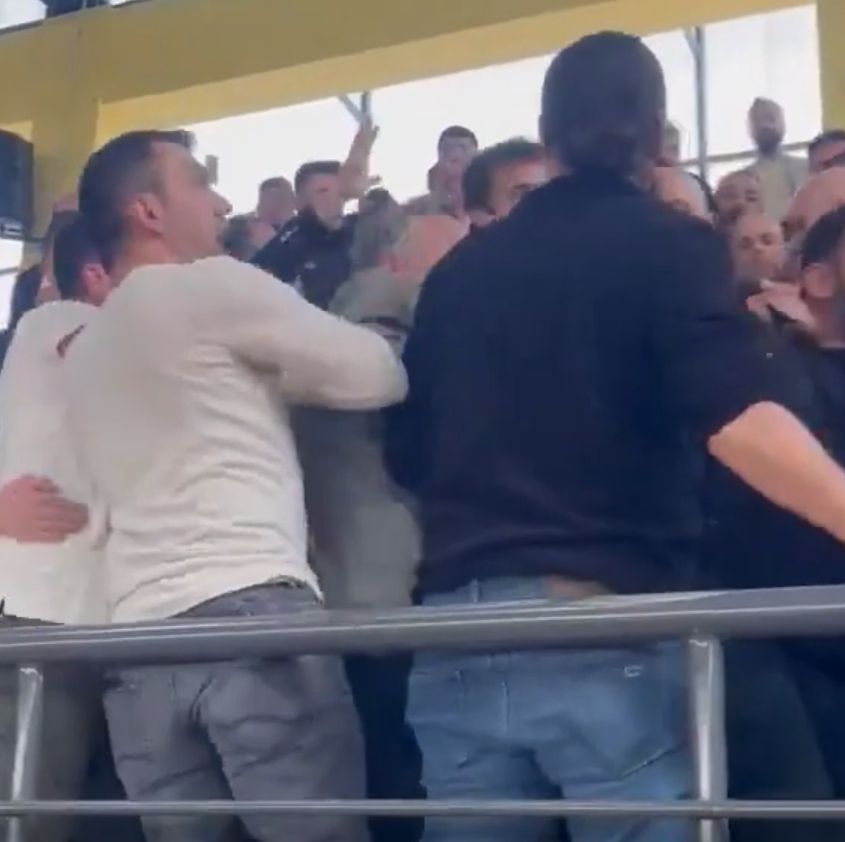 Yeniden oy sayımı yapılmasına karar verilmişti! Gaziosmanpaşa'da kavga çıktı Yeniden oy sayımı yapılmasına karar verilmişti! Gaziosmanpaşa'da kavga çıktı - 1. Resim