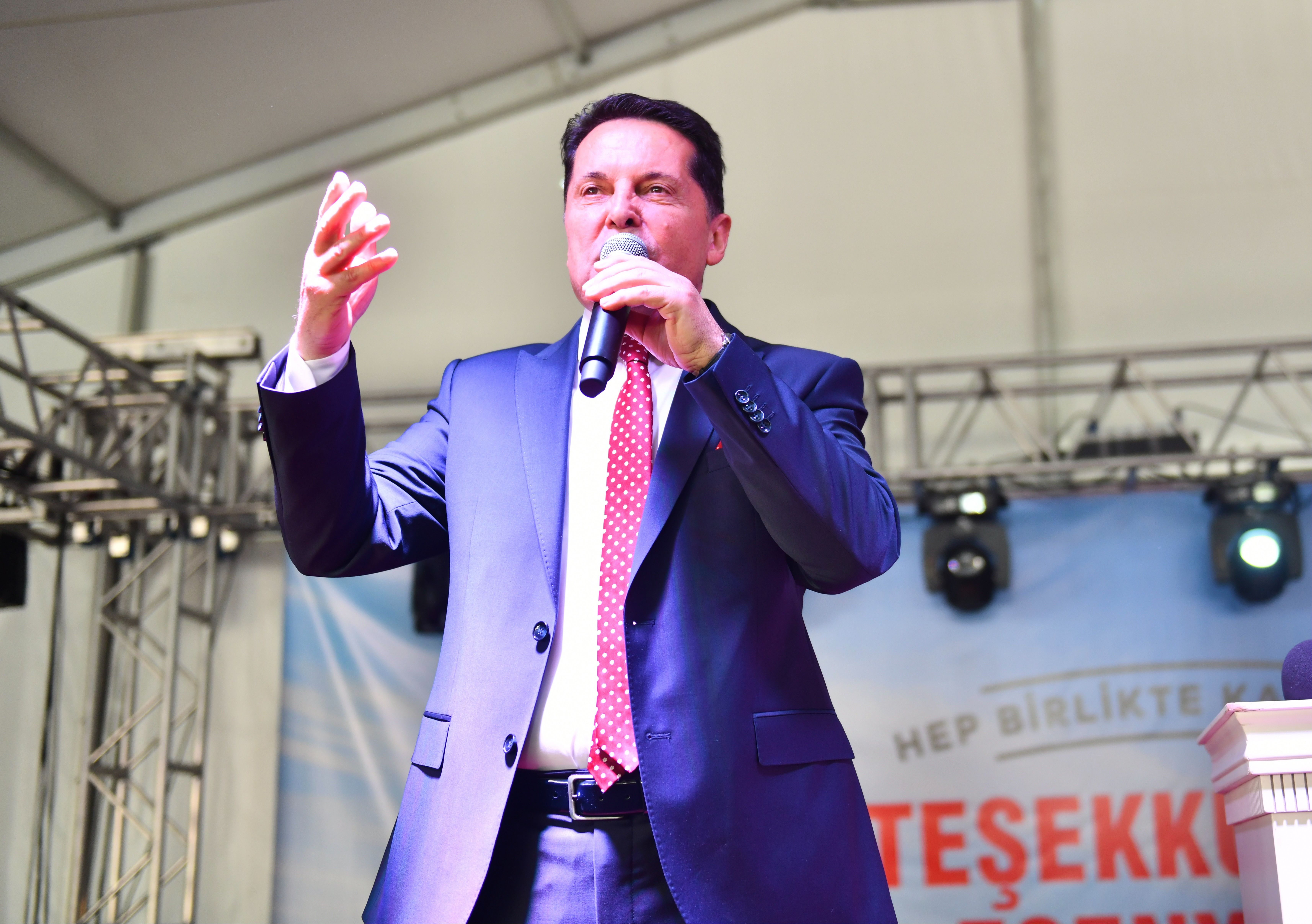 CHP Esenyurt Belediye Başkanı Ahmet Özer, mazbatayı aldı: Zaferi DEM'le kutlamıştı - 2. Resim