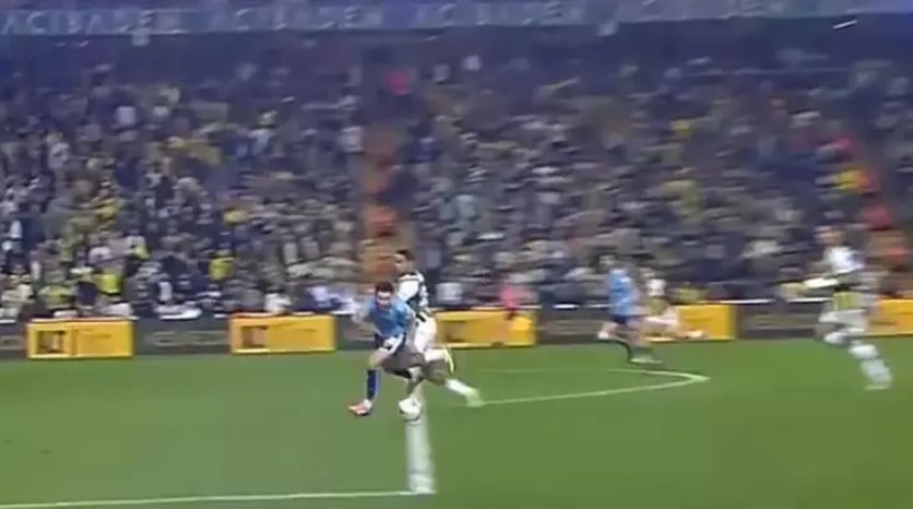 Fenerbahçe-Adana Demirspor maçına damga vuran pozisyon! Oosterwolde'nin o hareketi... Fenerbahçe-Adana Demirspor maçına damga vuran pozisyon! Oosterwolde'nin o hareketi... - 2. Resim