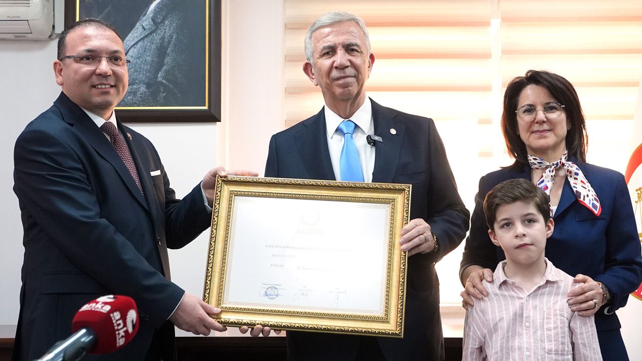 İkinci dönem resmen başladı: Mansur Yavaş mazbatasını aldı - 1. Resim