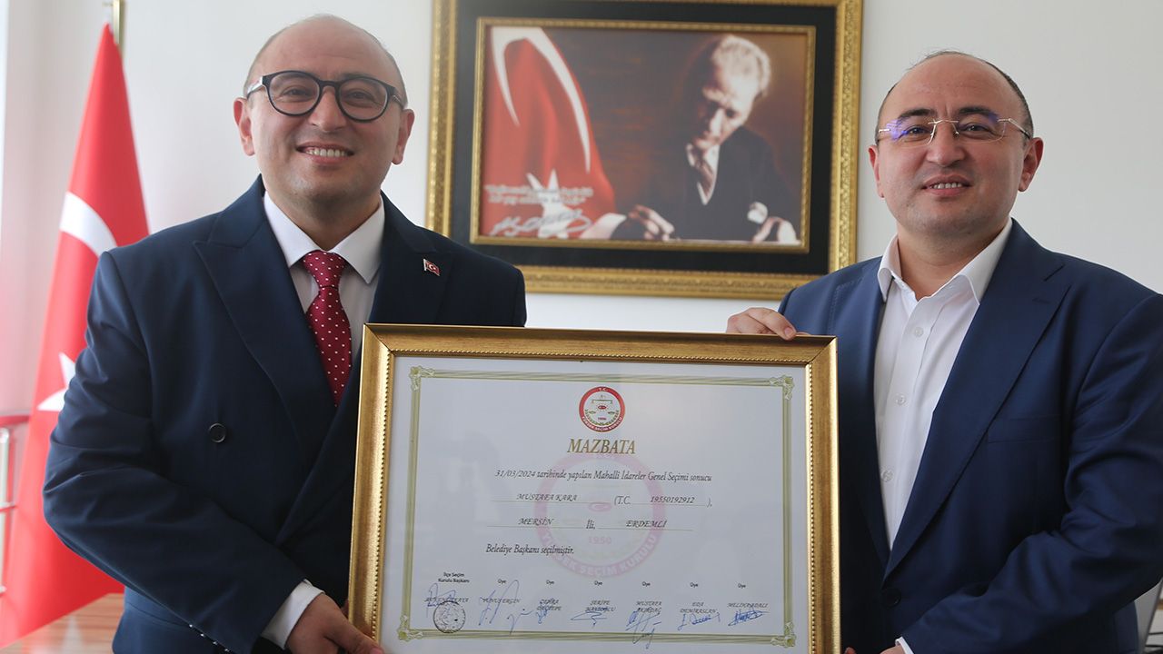 Mersin Erdemli'de yeni belediye başkanını ikiz kardeşiyle karıştırıyorlar Mersin Erdemli'de yeni belediye başkanını ikiz kardeşiyle karıştırıyorlar - 1. Resim