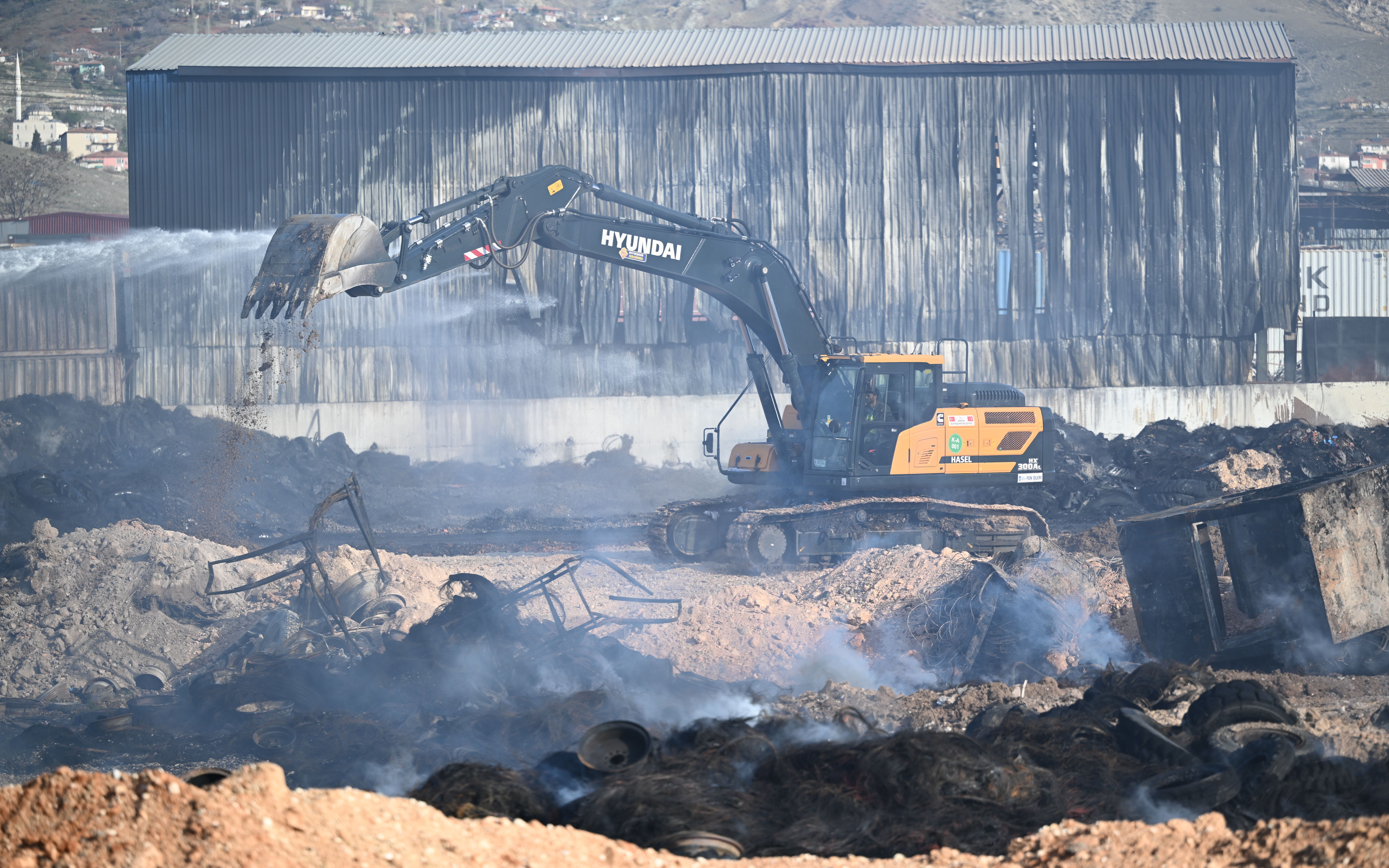 Sanayi sitesindeki yangınla ilgili 1 kişi tutuklandı Sanayi sitesindeki yangınla ilgili 1 kişi tutuklandı - 2. Resim