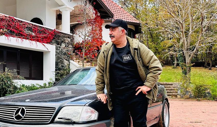 Trafikte görüntülenen Cem Yılmaz “Ne iş yapıyorsunuz?” sorusuna verdiği cevapla gündem oldu - 1. Resim