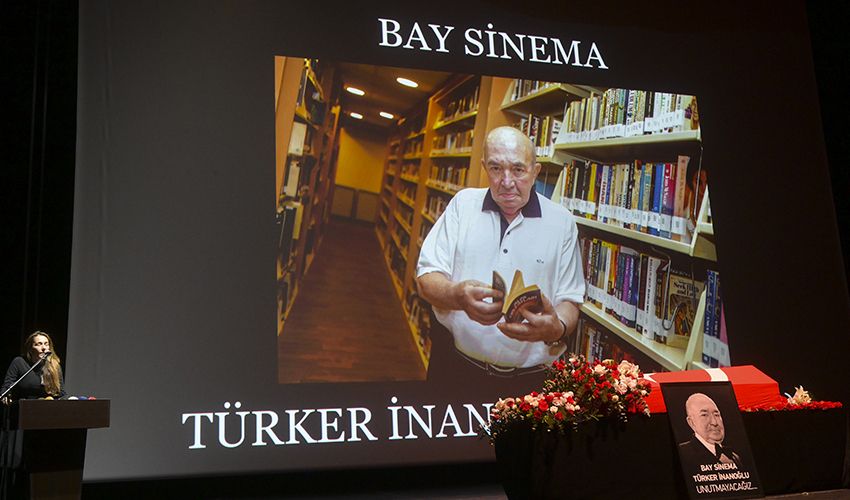 Türker İnanoğlu’nun veda töreninde duygu dolu anlar! Kızı Zeynep Özdemir: Adının yaşaması için elimden geleni yapacağım - 6. Resim