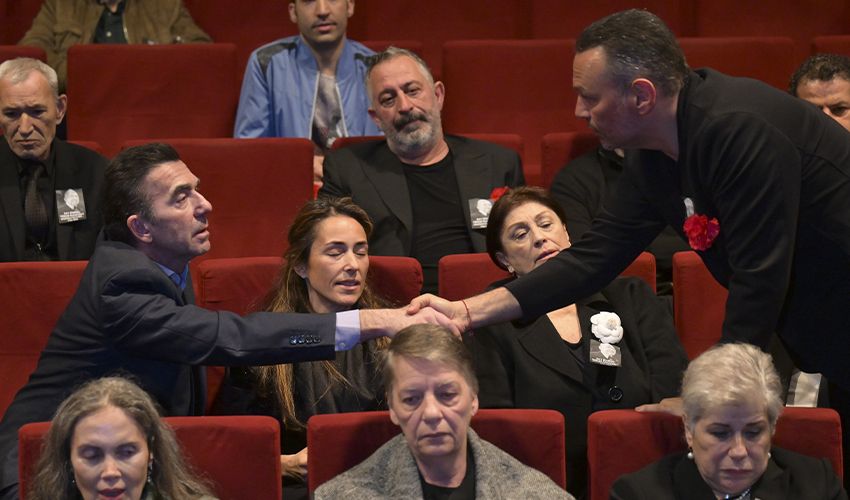 Türker İnanoğlu’nun veda töreninde duygu dolu anlar! Kızı Zeynep Özdemir: Adının yaşaması için elimden geleni yapacağım - 7. Resim