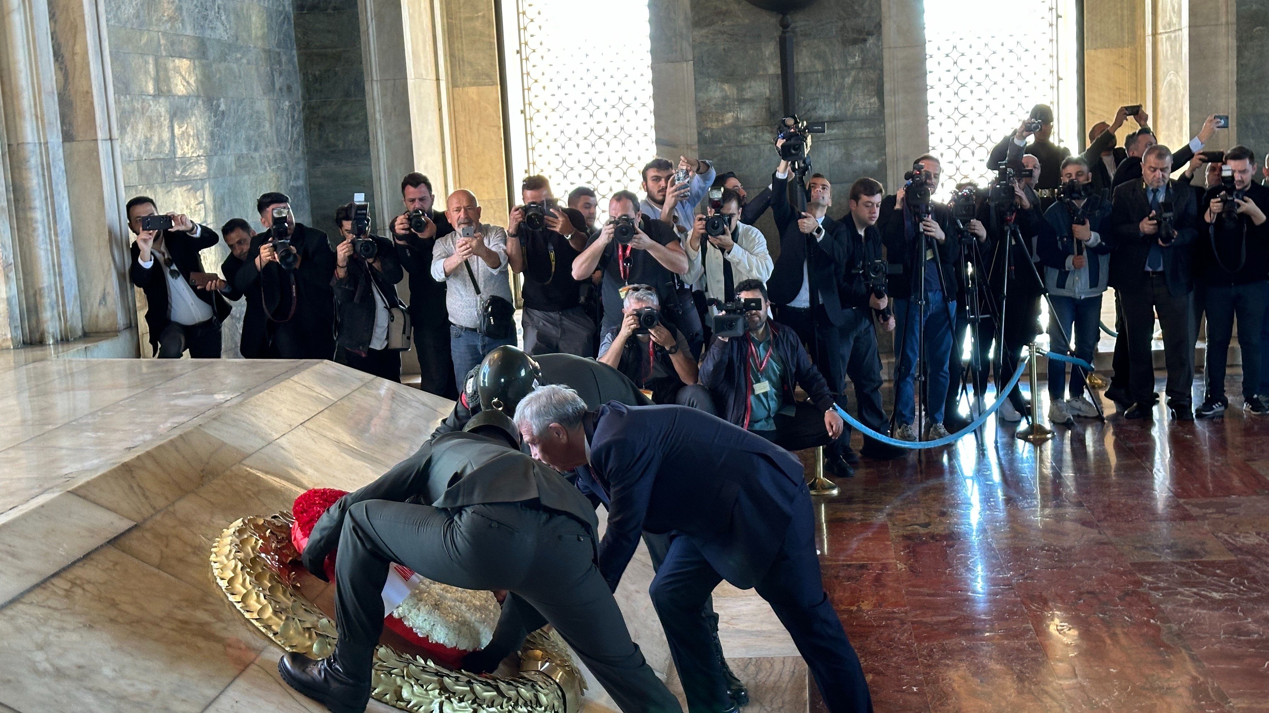 Ankara'nın yeni ve yeniden seçilen başkanlardan Anıtkabir'e ziyaret - 2. Resim