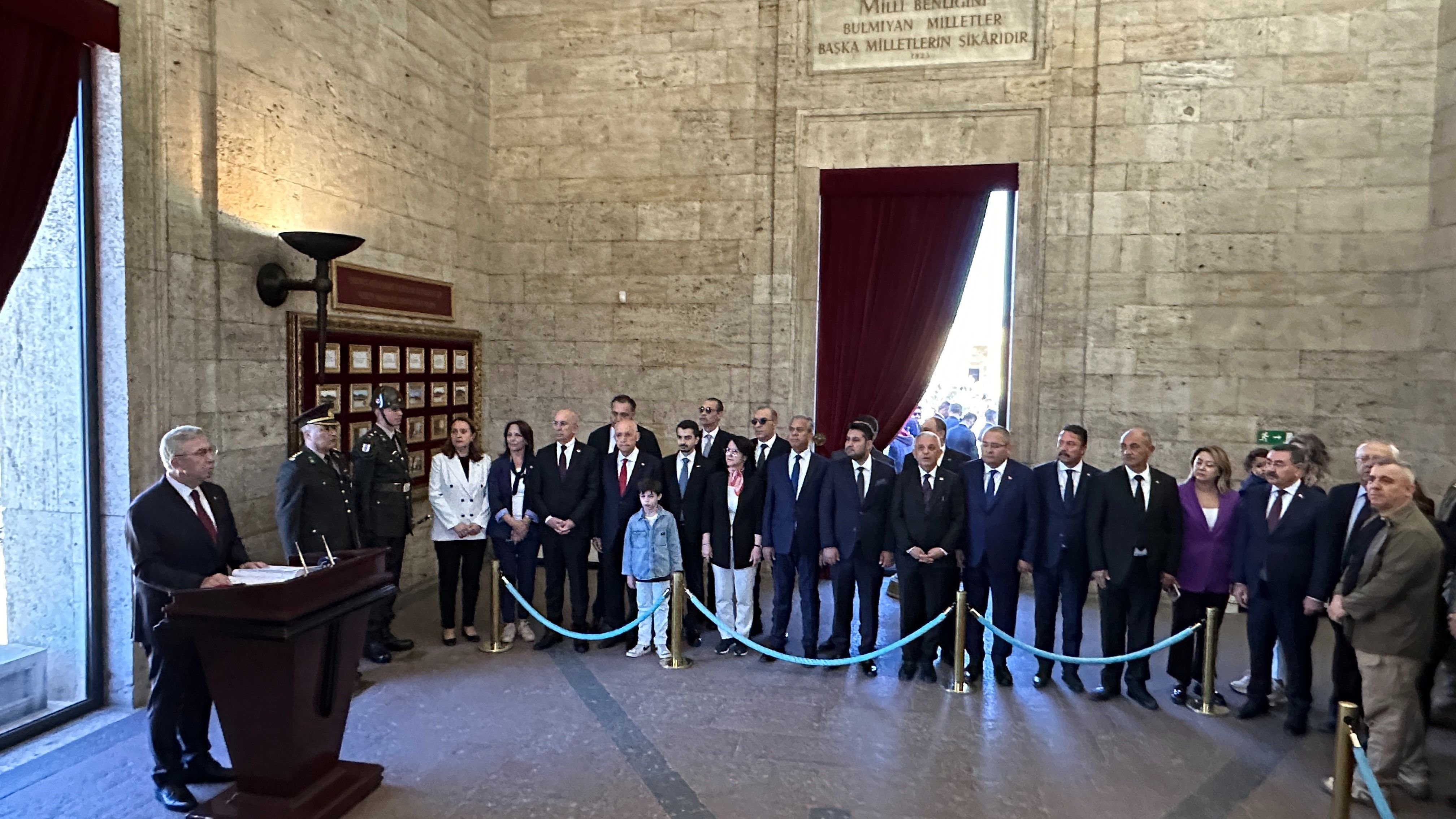 Ankara'nın yeni ve yeniden seçilen başkanlardan Anıtkabir'e ziyaret - 3. Resim
