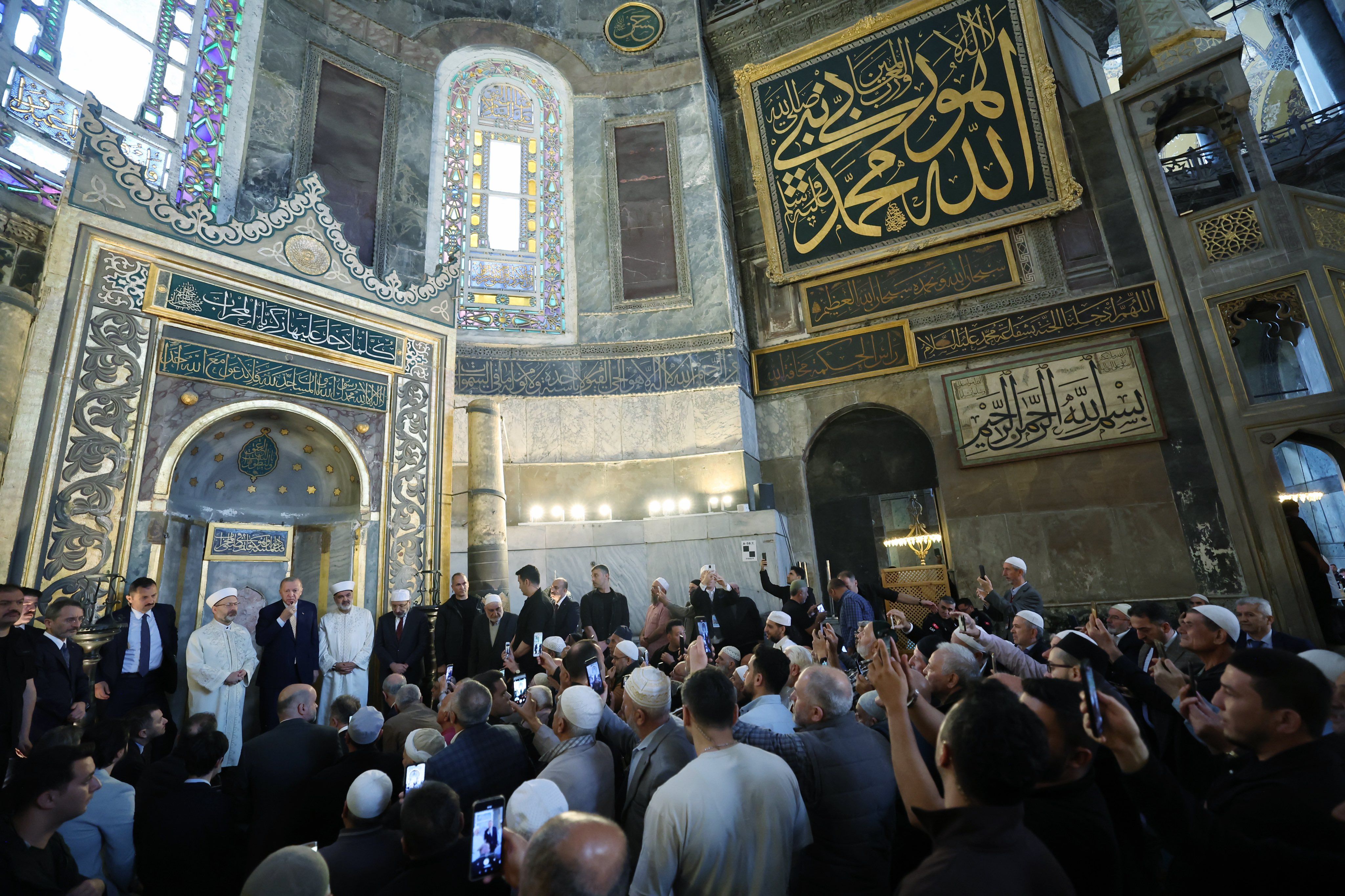 Cumhurbaşkanı Erdoğan Ayasofya'da dua etti Cumhurbaşkanı Erdoğan Ayasofya'da dua etti - 1. Resim