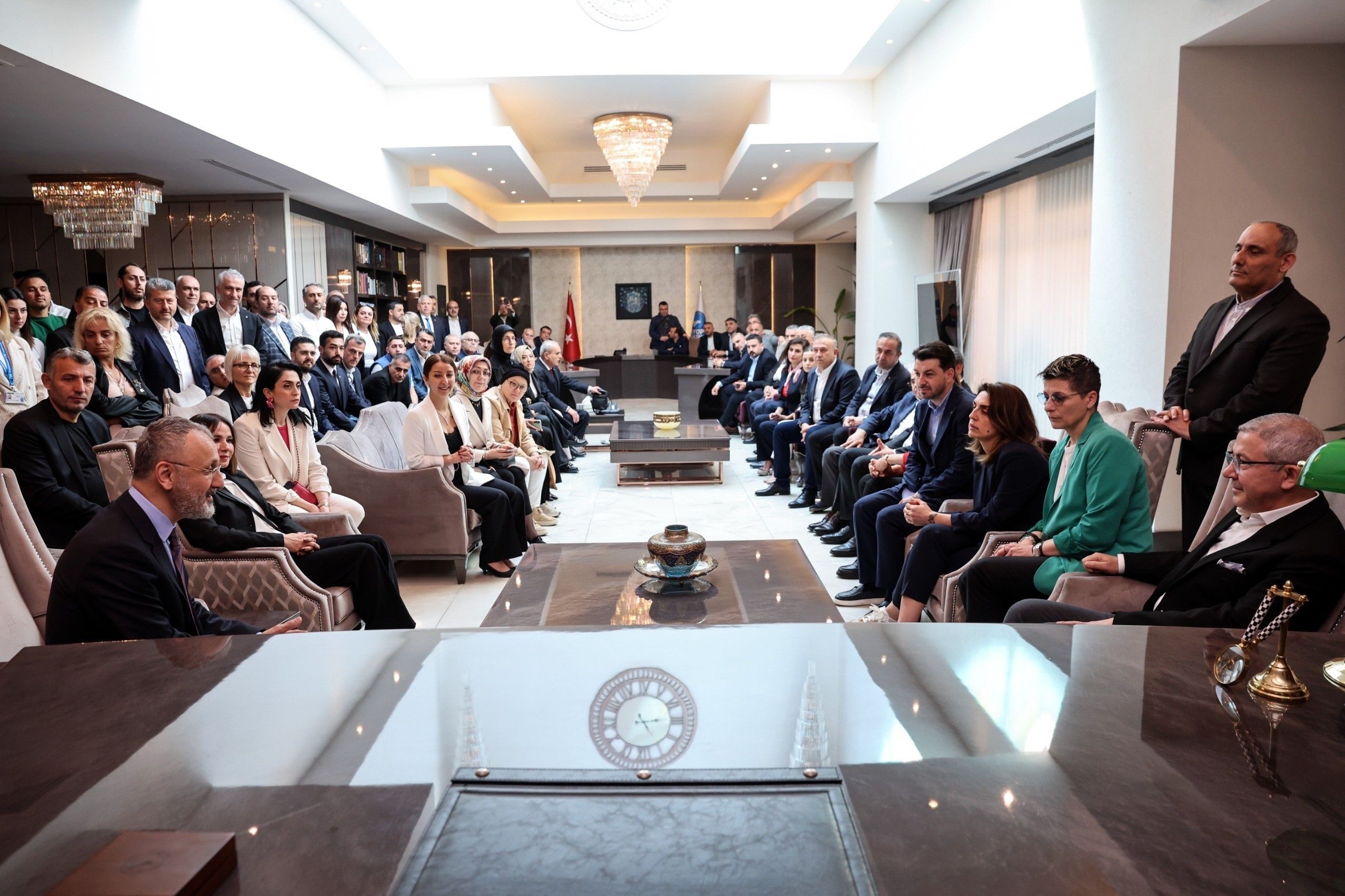 Eyüpsultan Belediye Başkanı Mithat Bülent Özmen göreve resmen başladı Eyüpsultan Belediye Başkanı Mithat Bülent Özmen mazbatasını aldı - 2. Resim