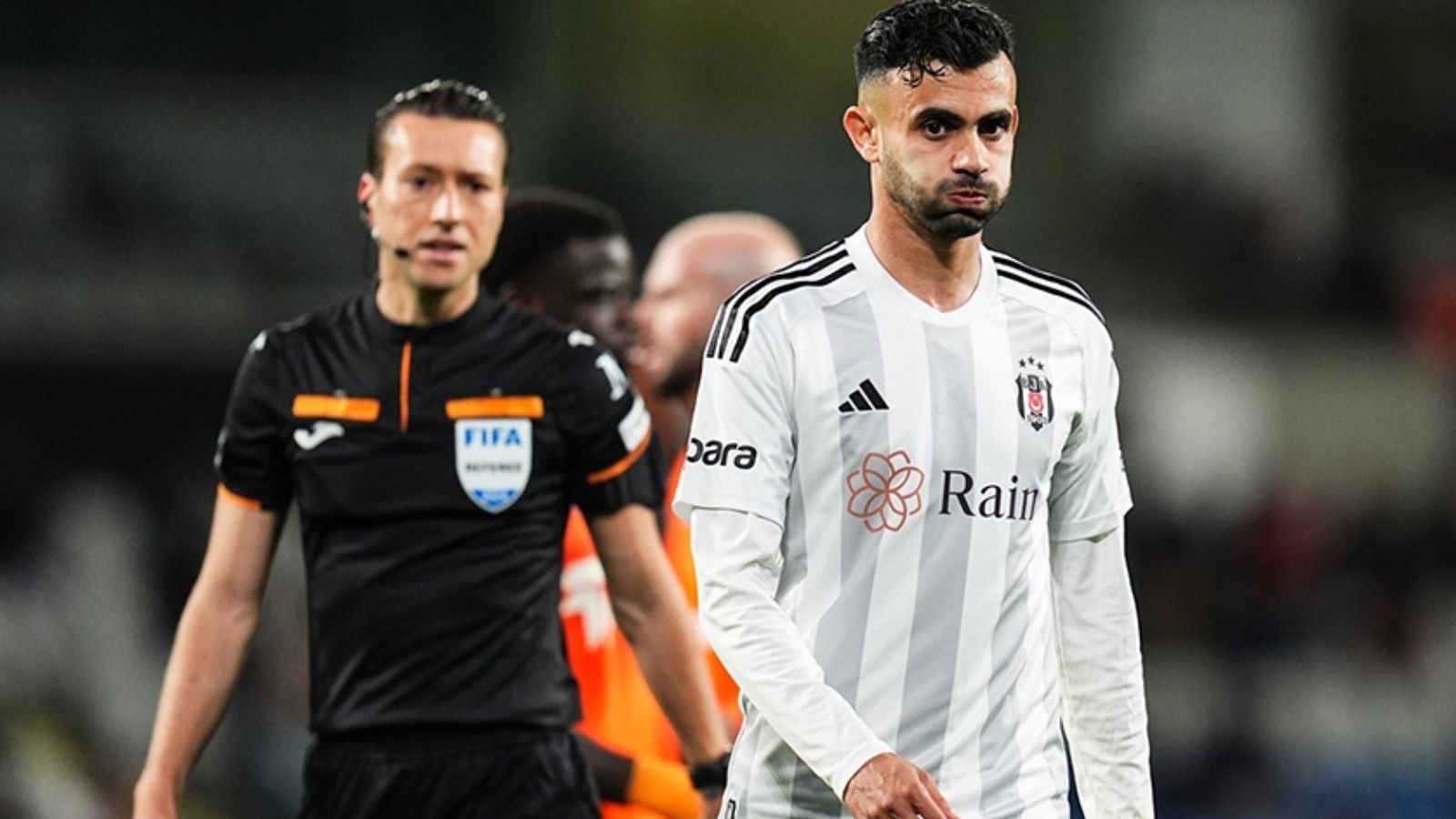 Hasan Arat'tan futbolculara ültimatom! 'Kapıdan çıkıp gidebilirsiniz' Hasan Arat'tan futbolculara ültimatom! 'Kapıdan çıkıp gidebilirsiniz' - 2. Resim