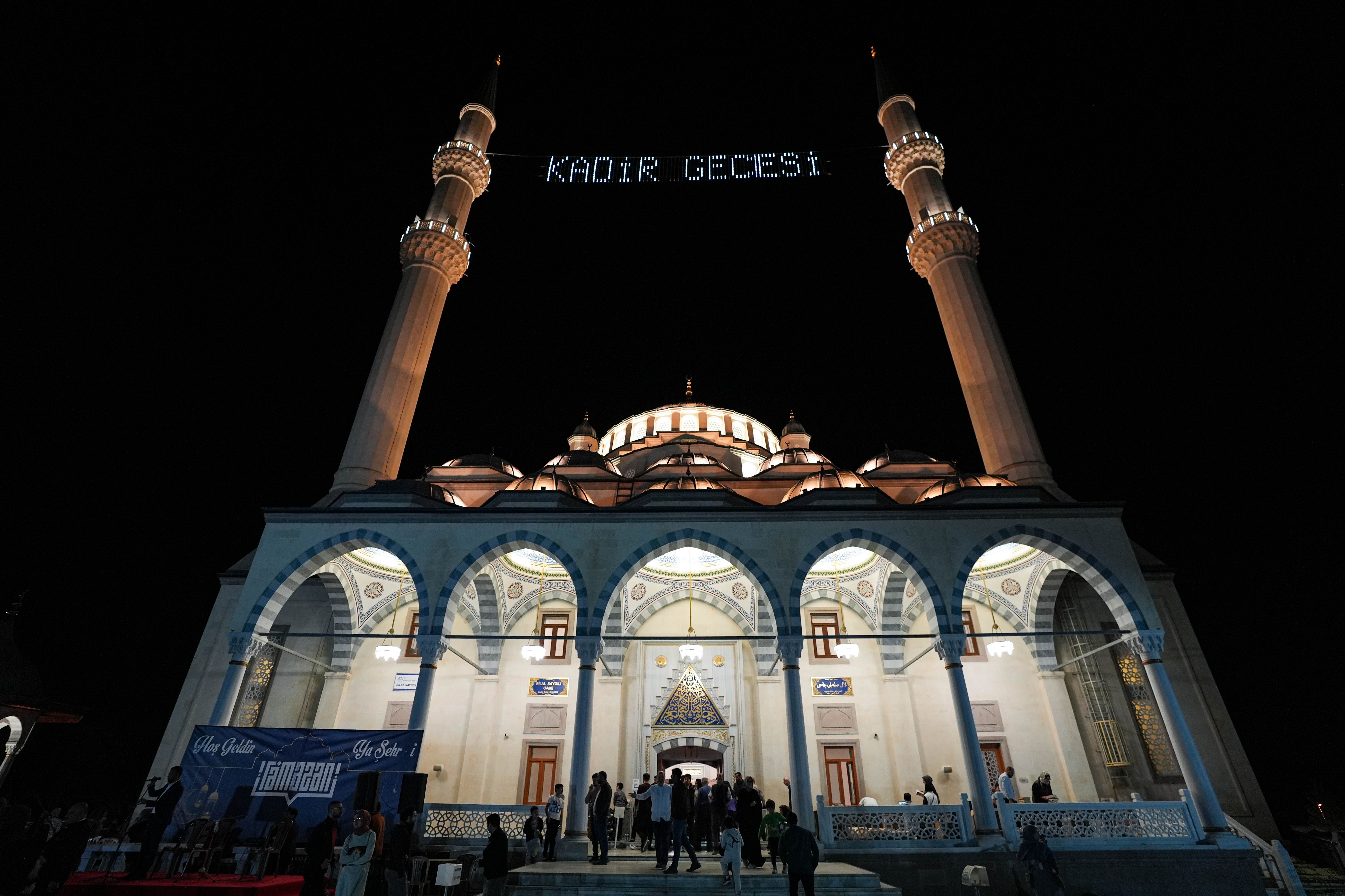 Kadir Gecesi yurt genelinde dualarla idrak edildi! - 4. Resim