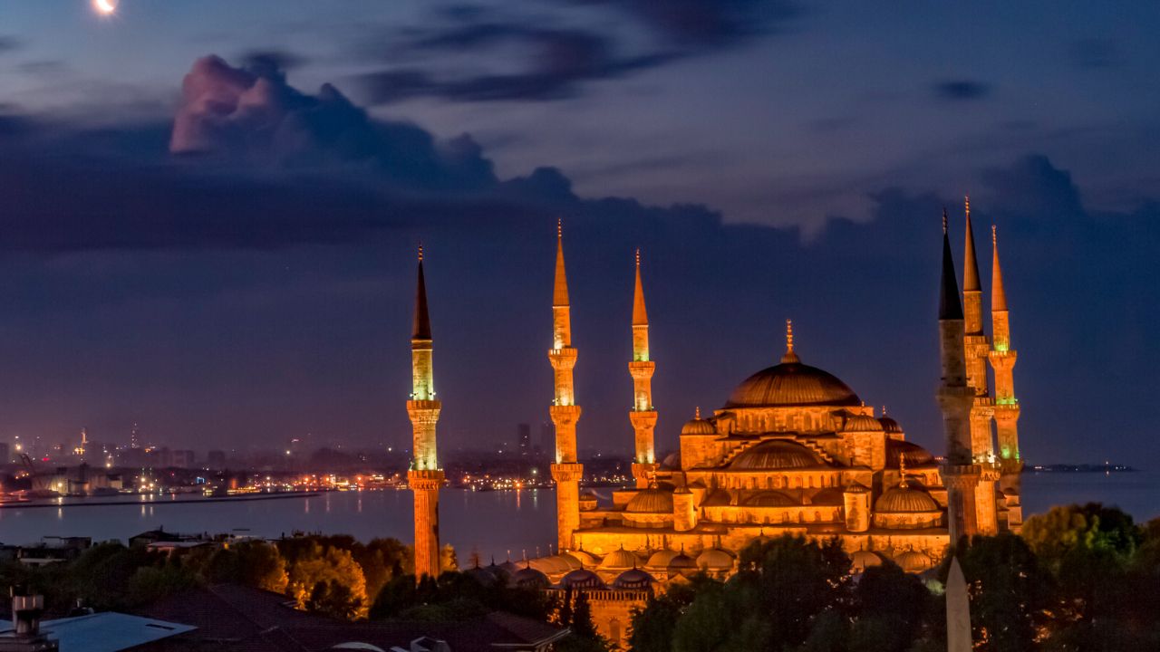 Kayseri'de bayram namazı saati Yahyalı'da 06.40'ta Bünyan'da ise 06.38'de olarak açıklandı Kayseri halkı bayram namazını Yahyalı'da 06.40'ta Bünyan'da ise 06.38'de kılacak - 1. Resim