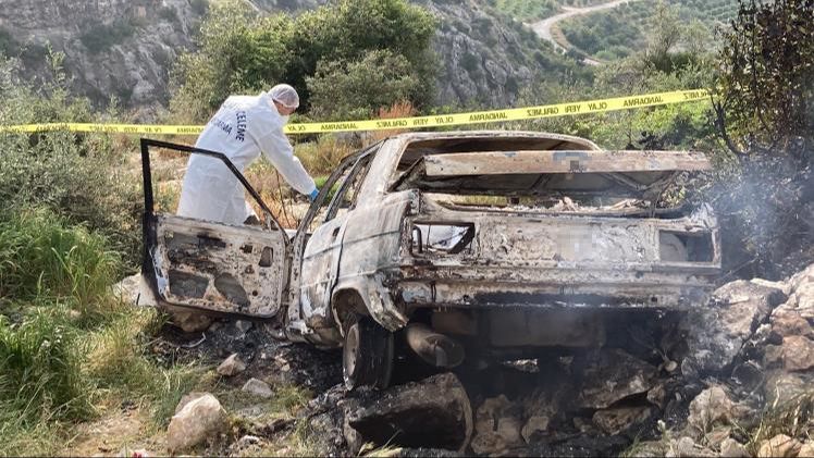 Mersin'de 2'si evde, biri araçta olmak üzere 3 kişi yanarak ölmüş halde bulundu - 1. Resim