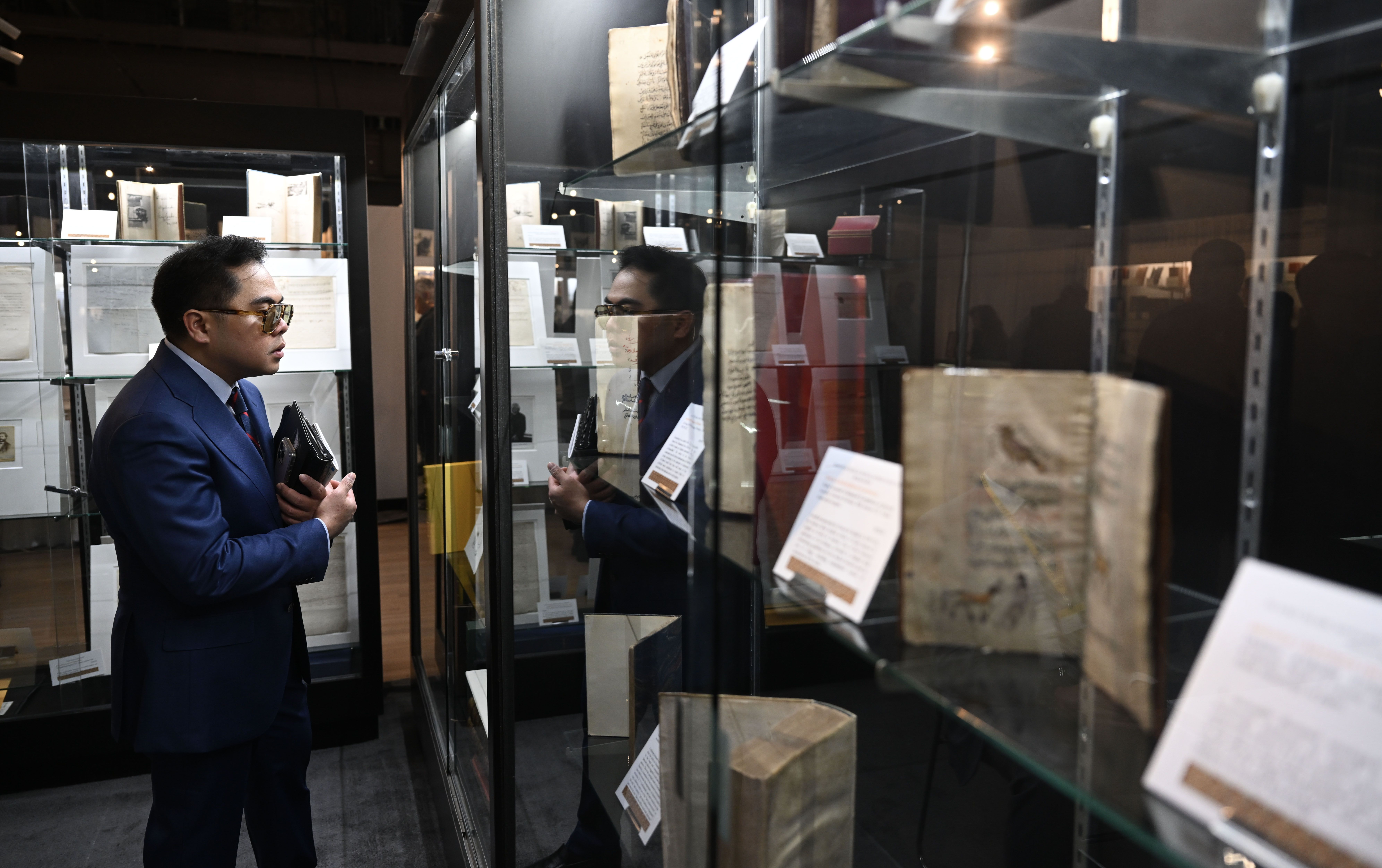 New York'ta Osmanlı eserleri ilgi çekti! Amerikalılar kadim kitaplara hayran kaldı - 1. Resim