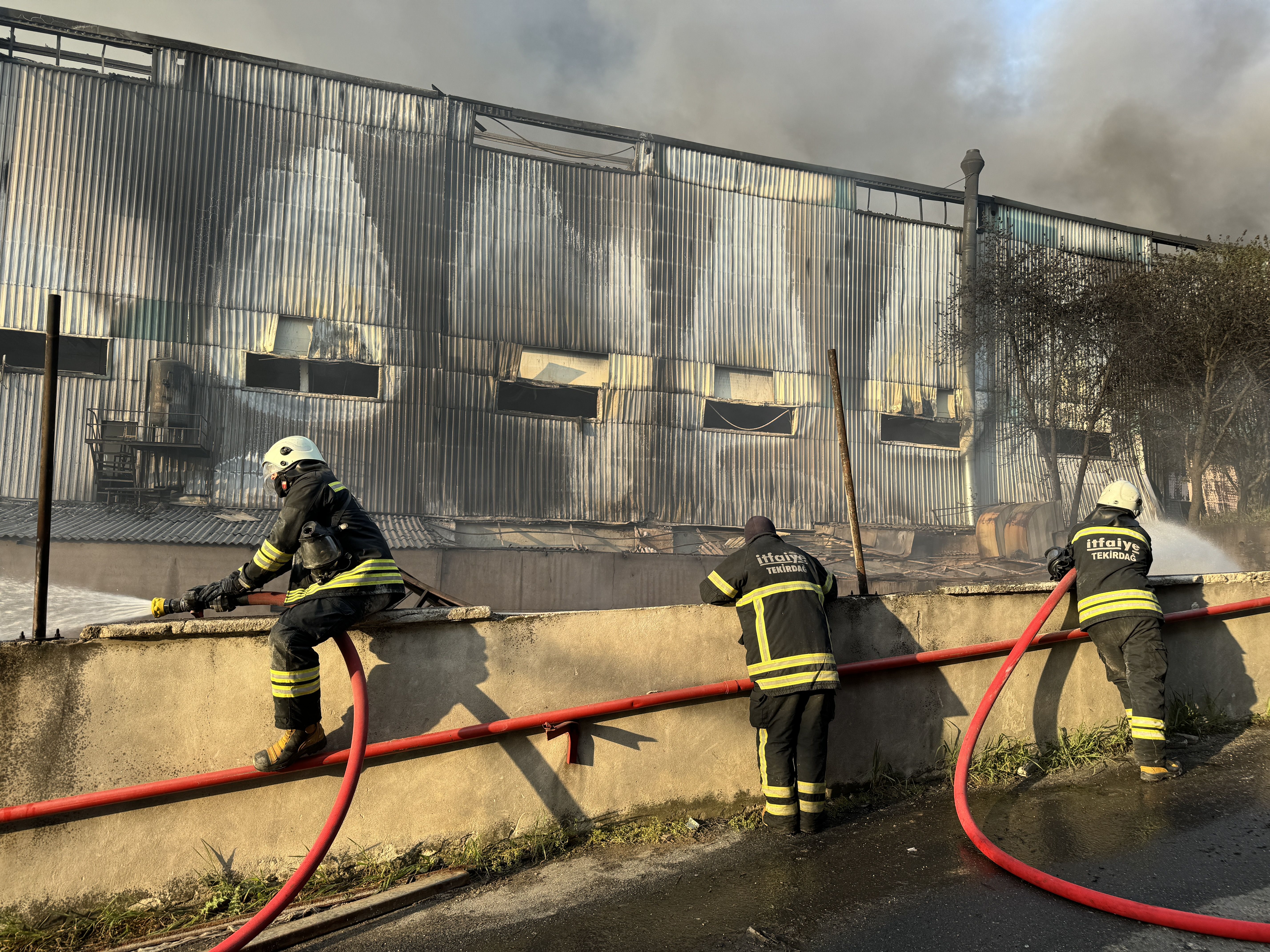Tekirdağ Çorlu'da Plaspak fabrikasında korkutan yangın Tekirdağ Çorlu'da Plaspak fabrikasında korkutan yangın - 1. Resim