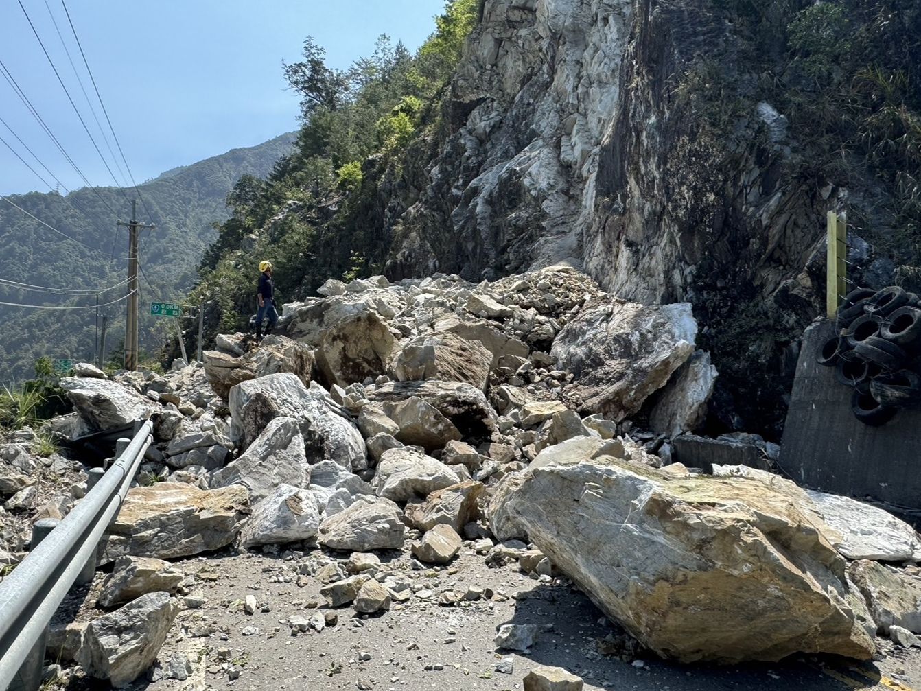 7,4'lük depremde bilanço ağırlaşıyor! Son 25 yılın felaketini yaşayan Tayvan'da can kaybı yükseldi - 2. Resim