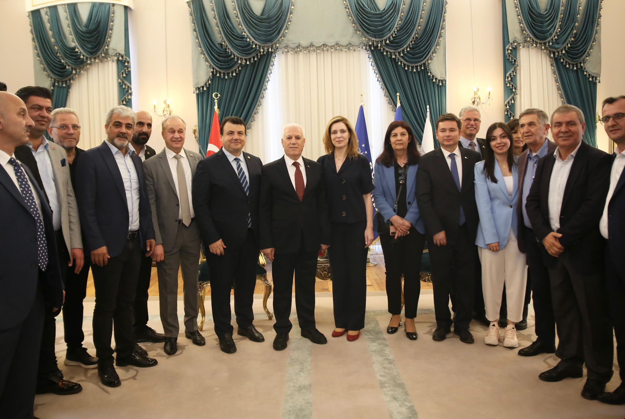 Bursa'da Mustafa Bozbey dönemi başladı: 'Bu kent için çok şeyler yapacağız' - 1. Resim