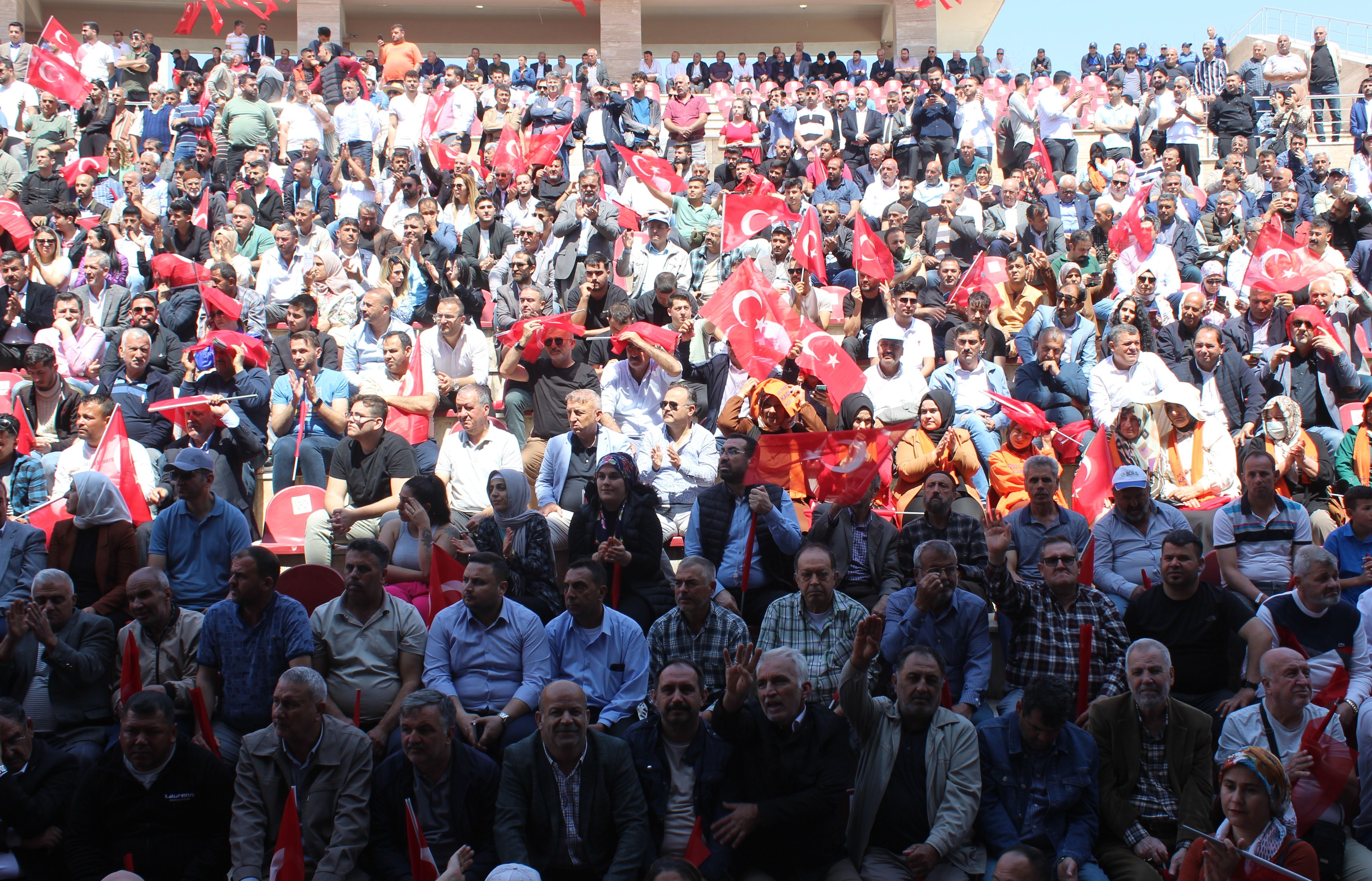 CHP itiraz etse de Hatay Büyükşehir Belediye Başkanı Mehmet Öntürk mazbatasını aldı CHP itiraz etse de Hatay Büyükşehir Belediye Başkanı Mehmet Öntürk mazbatasını aldı - 1. Resim