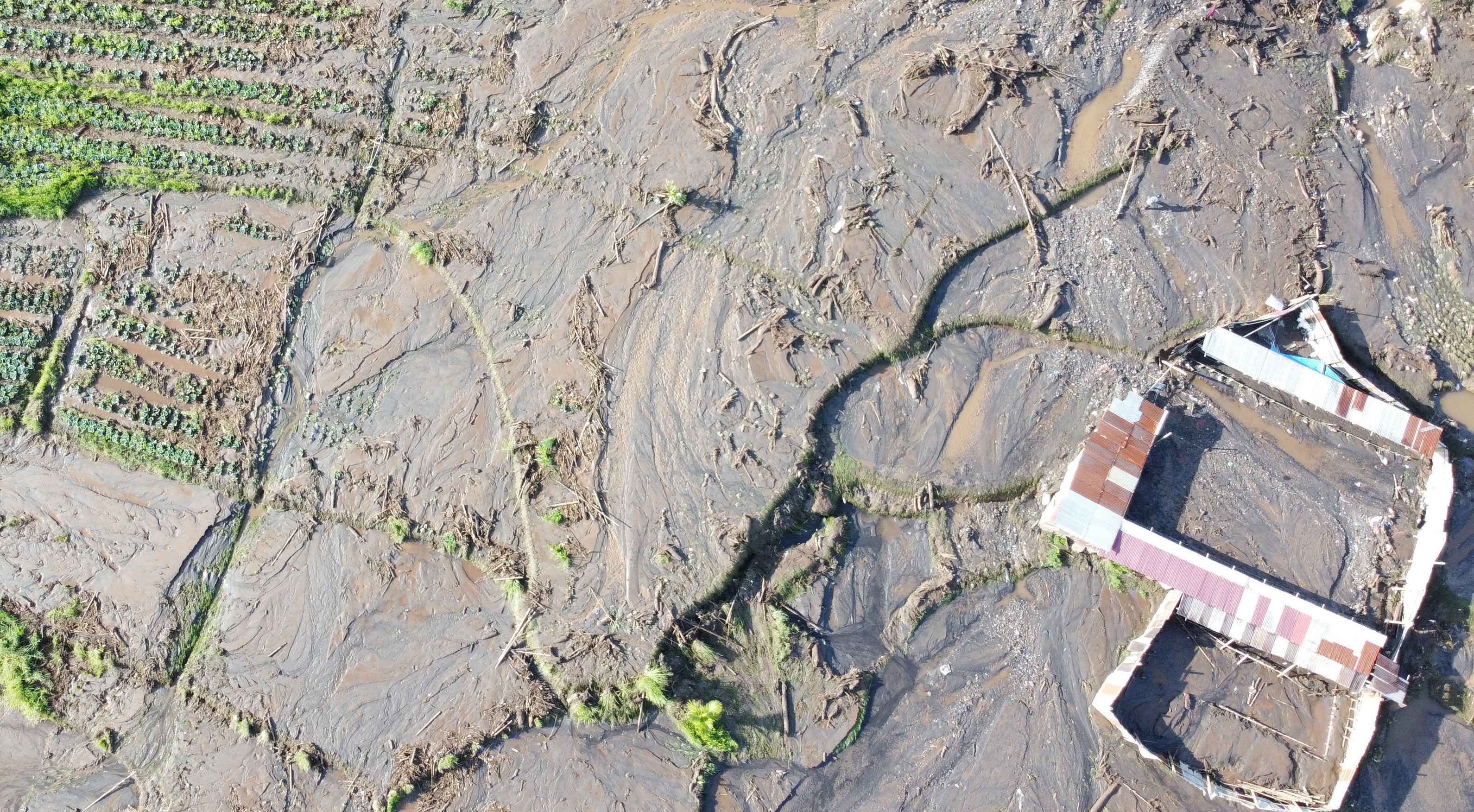 Endonezya'da yanardağ patladı, köyler lavla kaplandı Endonezya'da yanardağ patladı, köyler lavla kaplandı - 2. Resim