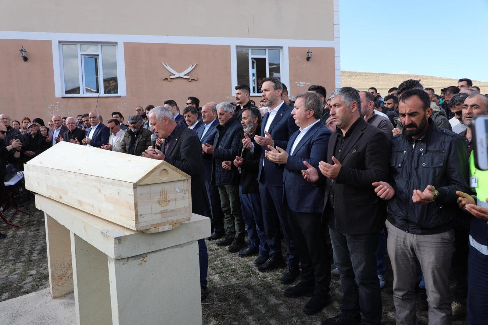 İliç'te 53 gün sonra cansız bedenine ulaşılan madenci son yolculuğa uğurlandı İliç'te 53 gün sonra cansız bedenine ulaşılan madenci son yolculuğa uğurlandı - 1. Resim