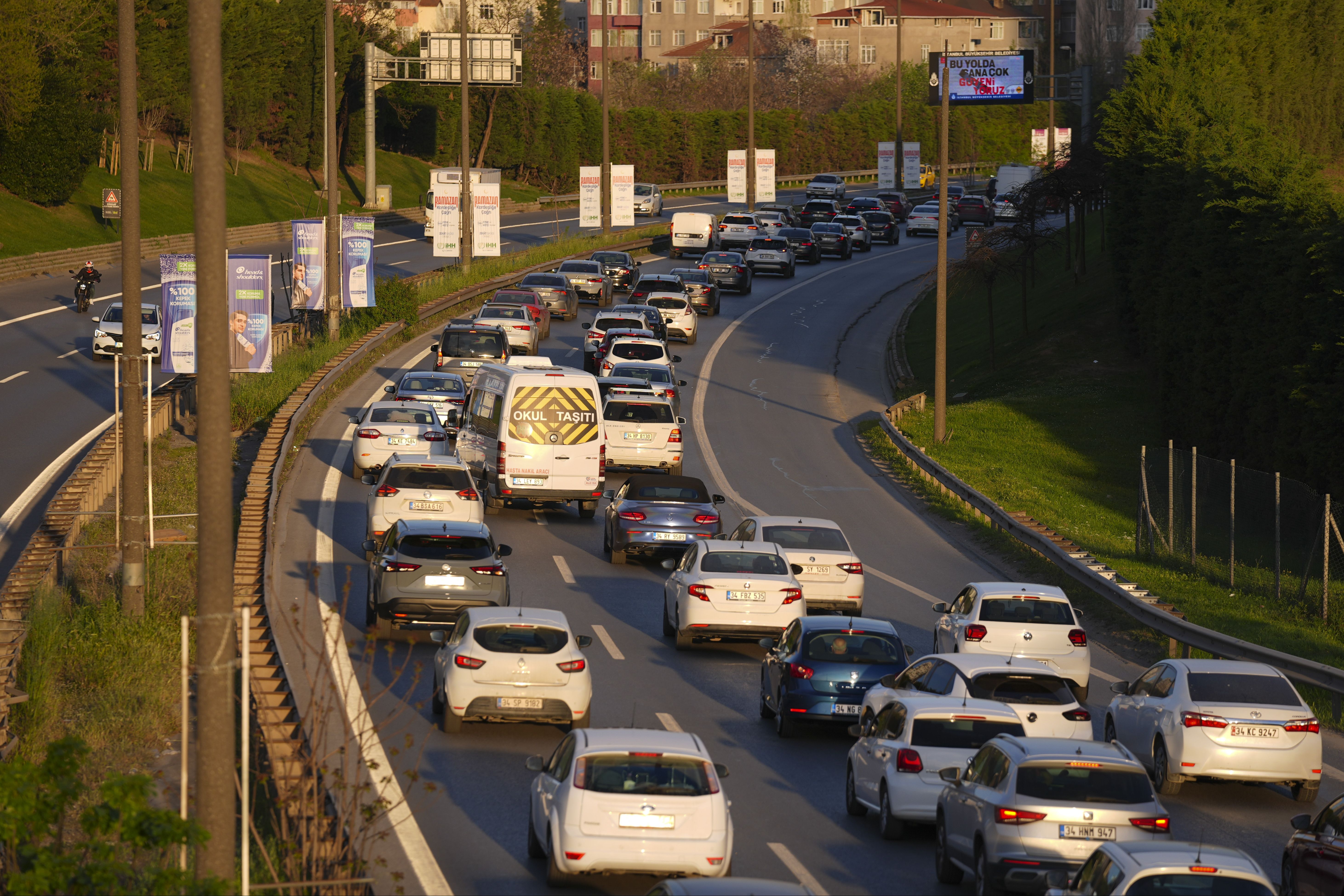 İstanbul'da bayram göçü: Trafik her dakika artıyor İstanbul'da bayram göçü: Trafik her dakika artıyor - 2. Resim