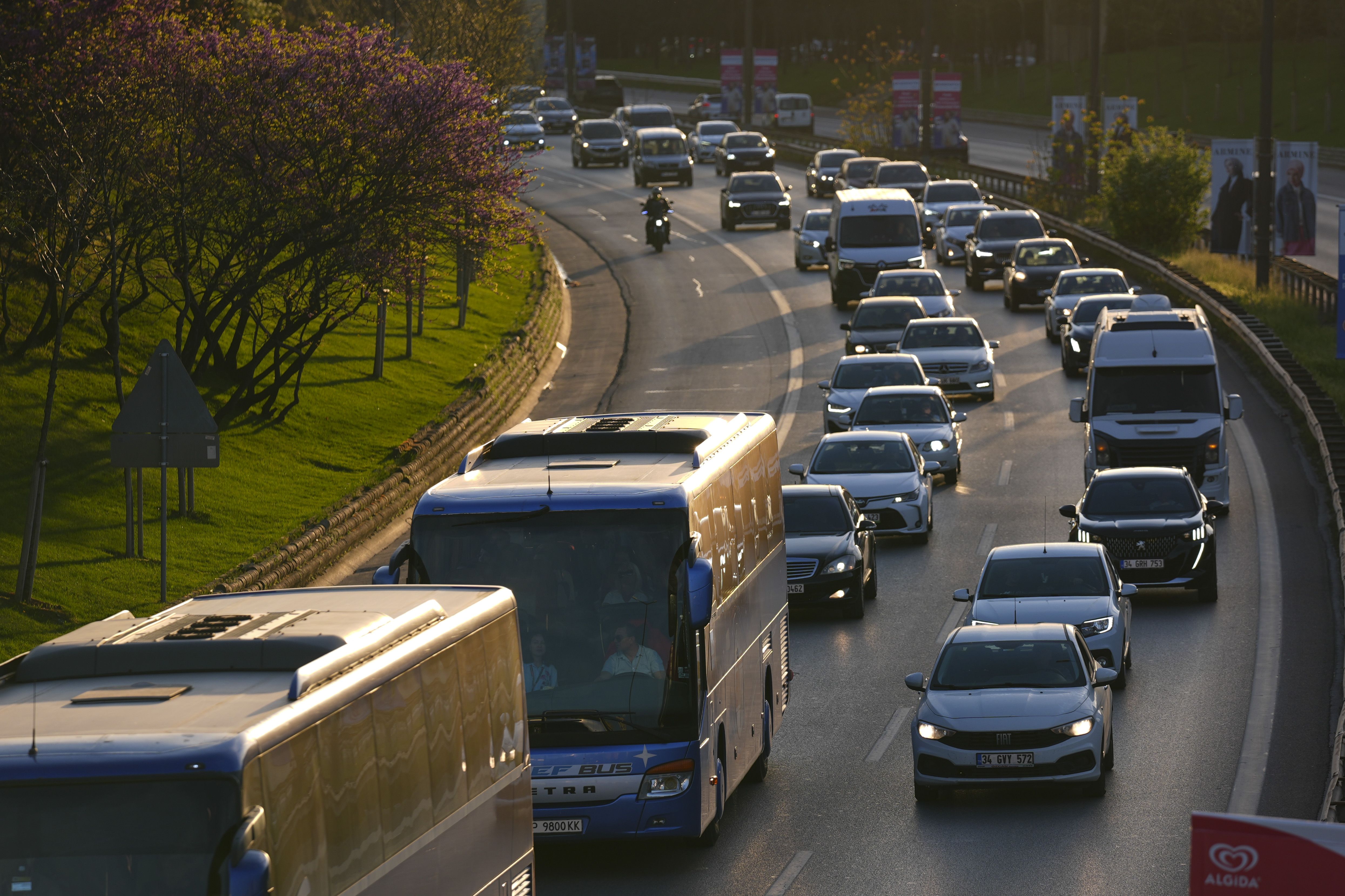 İstanbul'da bayram göçü: Trafik her dakika artıyor İstanbul'da bayram göçü: Trafik her dakika artıyor - 4. Resim