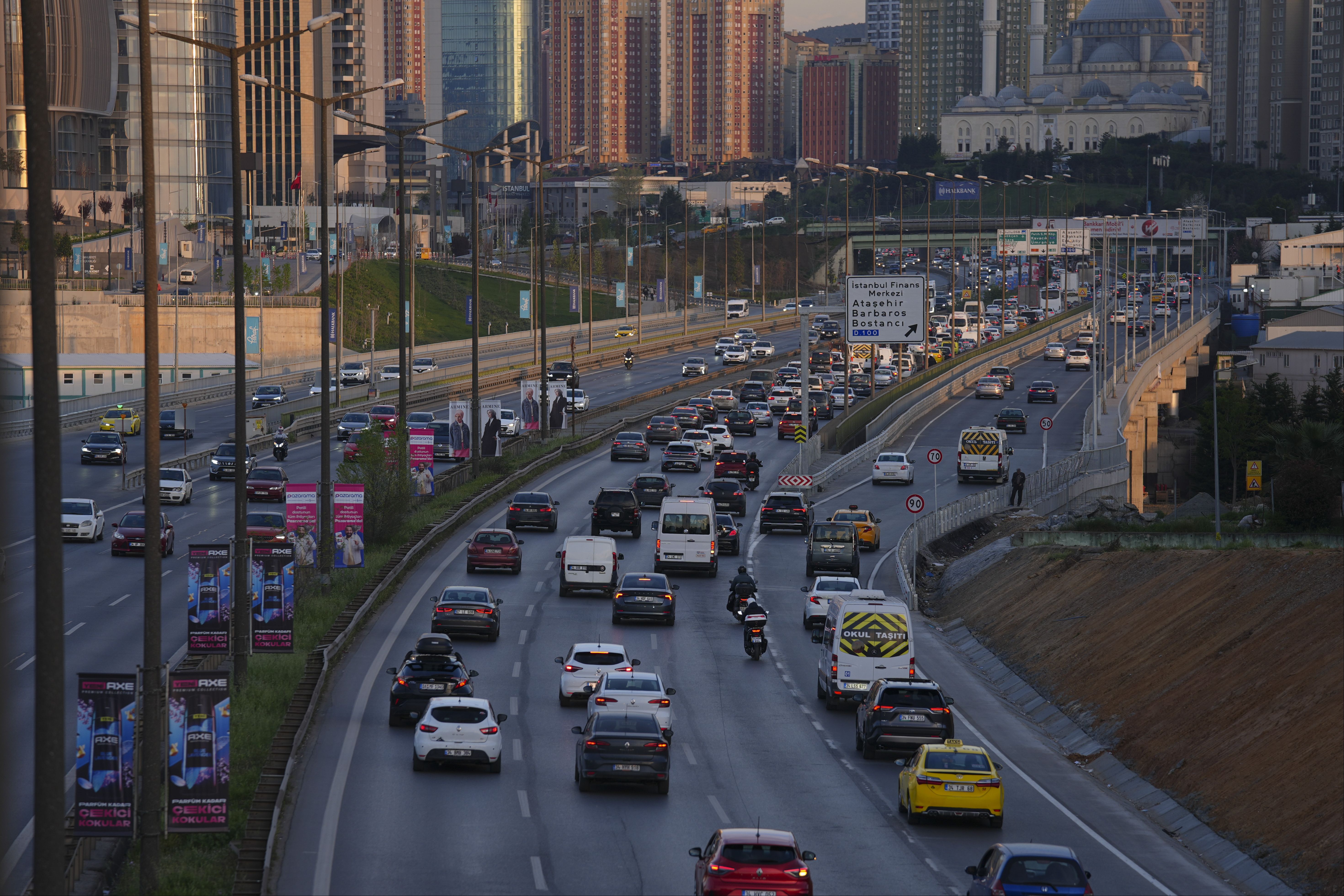 İstanbul'da bayram göçü: Trafik her dakika artıyor İstanbul'da bayram göçü: Trafik her dakika artıyor - 3. Resim