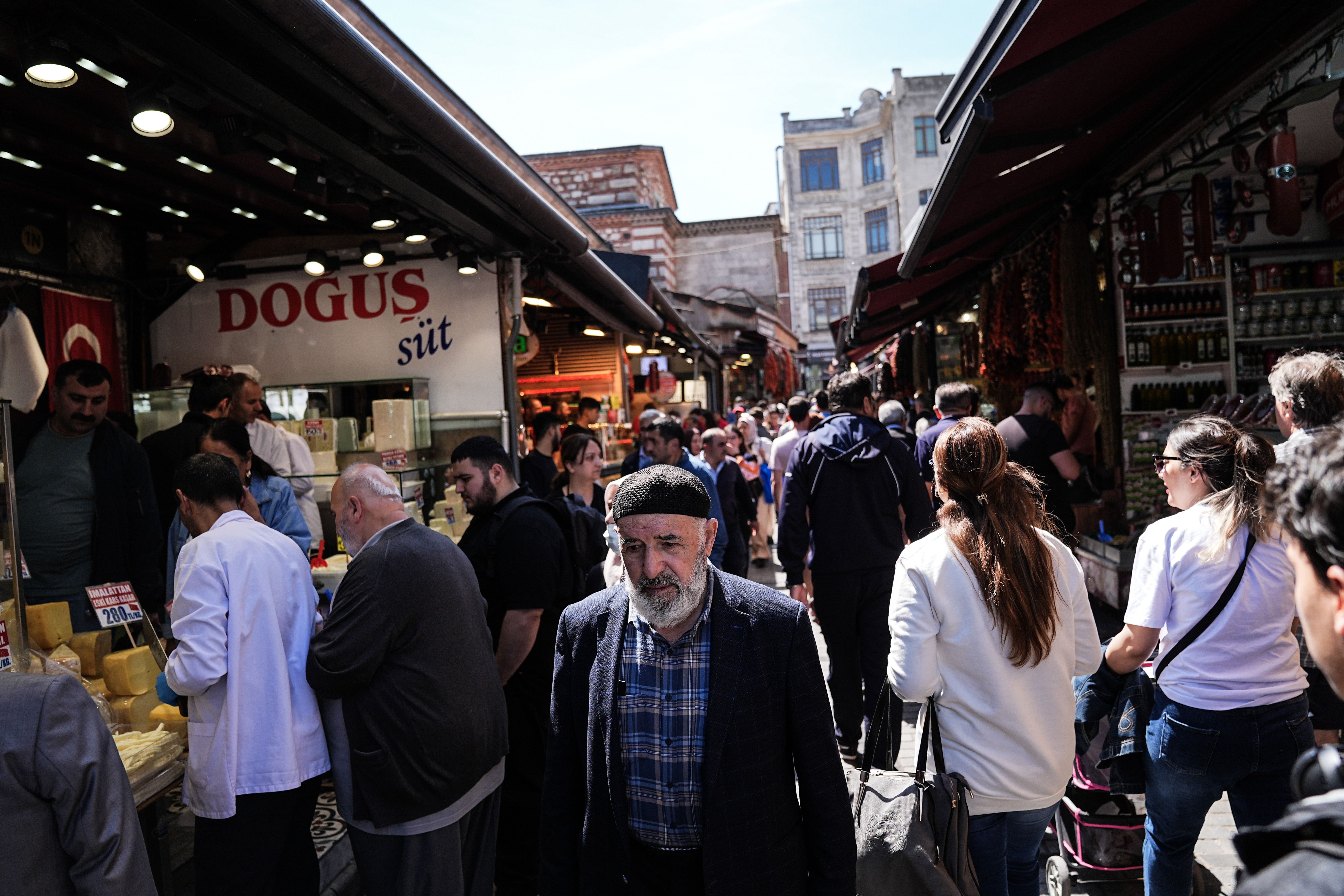 İstanbullunun tercihi bu bayram da değişmedi: Eminönü'nde adım atacak yer yok İstanbullunun tercihi bu bayram da değişmedi: Eminönü'nde adım atacak yer yok - 1. Resim