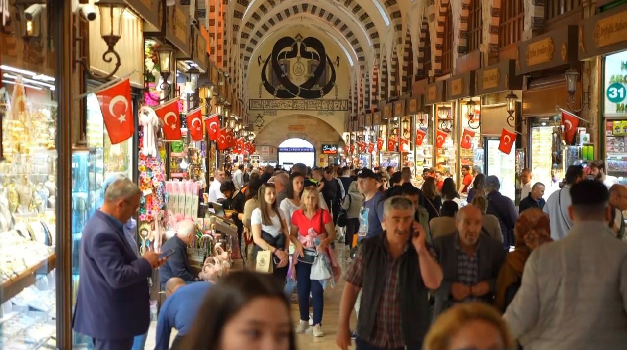 İstanbullunun tercihi bu bayram da değişmedi: Eminönü'nde adım atacak yer yok İstanbullunun tercihi bu bayram da değişmedi: Eminönü'nde adım atacak yer yok - 3. Resim