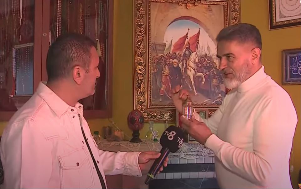 Yaşar Alptekin 4 katlı villada oturuyor! Evinde kutsal emanetler köşesi var Yaşar Alptekin 4 katlı villada oturuyor! Evinde kutsal emanetler köşesi var - 2. Resim