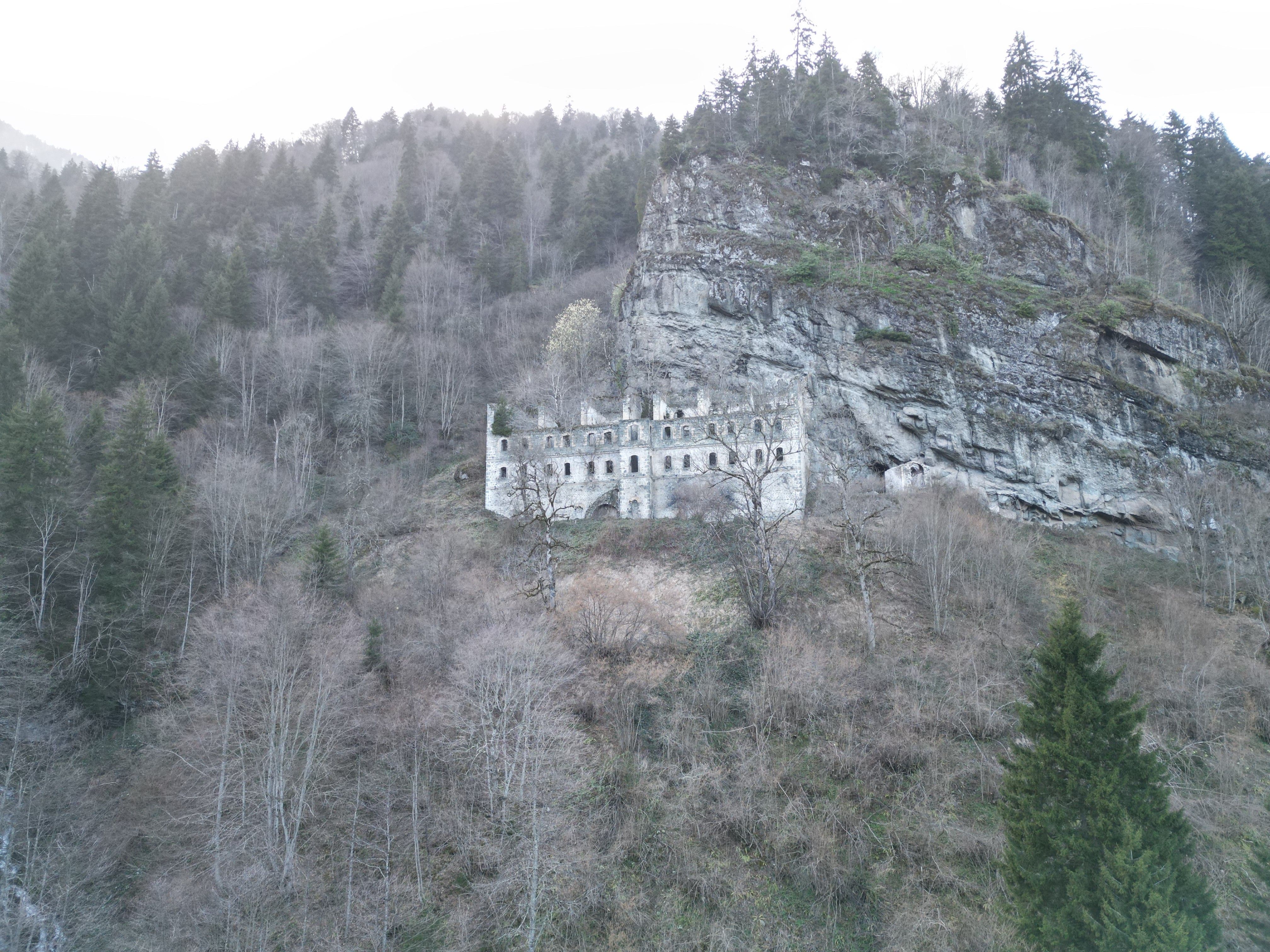 Anadolu'nun ilk manastırı Vazelon'a sadece uzaktan bakılıyor - 1. Resim