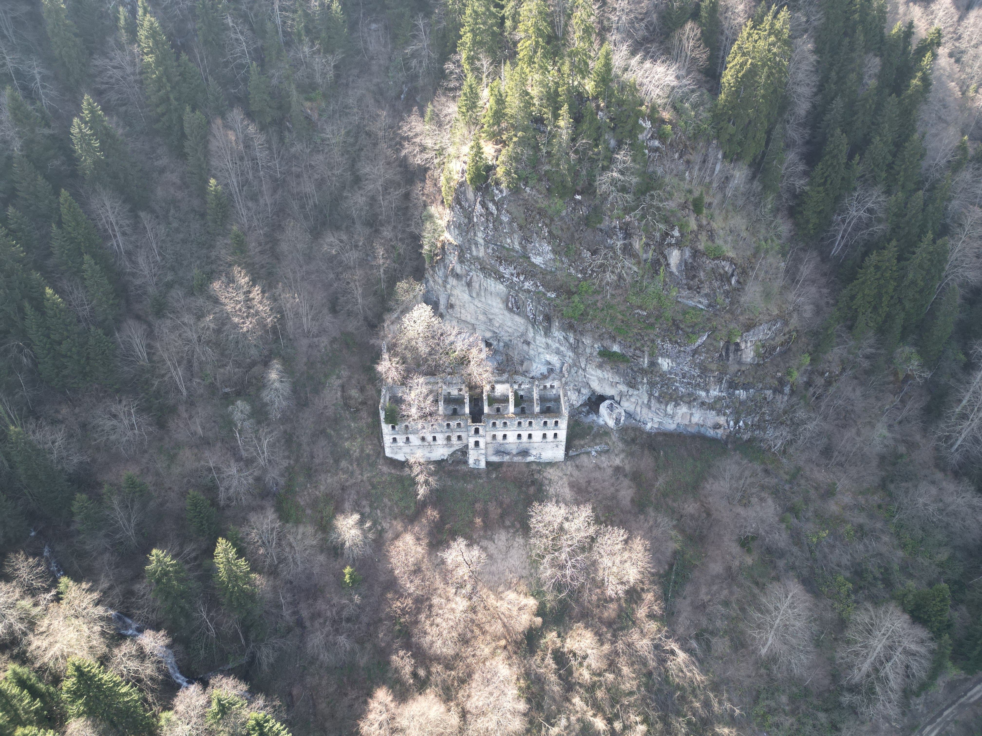 Anadolu'nun ilk manastırı Vazelon'a sadece uzaktan bakılıyor - 3. Resim