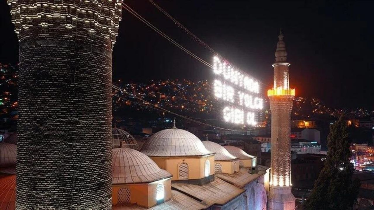 Bursa Osmangazi, Yıldırım, Nilüfer bayram namazı saat 07.04'te kılınacak Bursa Osmangazi, Yıldırım, Nilüfer bayram namazı saat 07.04'te kılınacak - 1. Resim