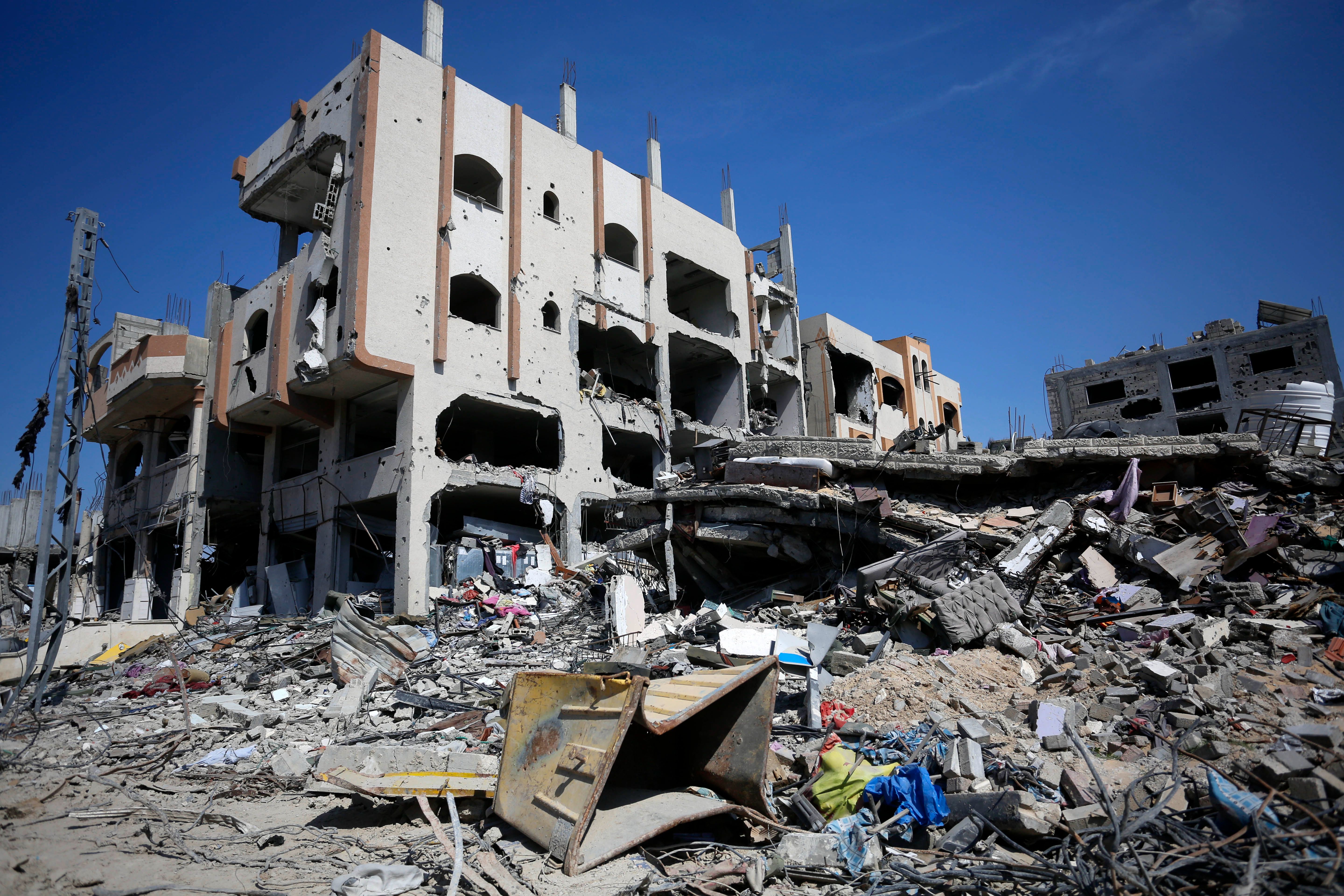 Gazze'de son durum... İsrail ordusu, Gazze'nin güneyindeki Han Yunus'tan çekildi Gazze'de son durum... İsrail ordusu, Gazze'nin güneyindeki Han Yunus'tan çekildi - 1. Resim