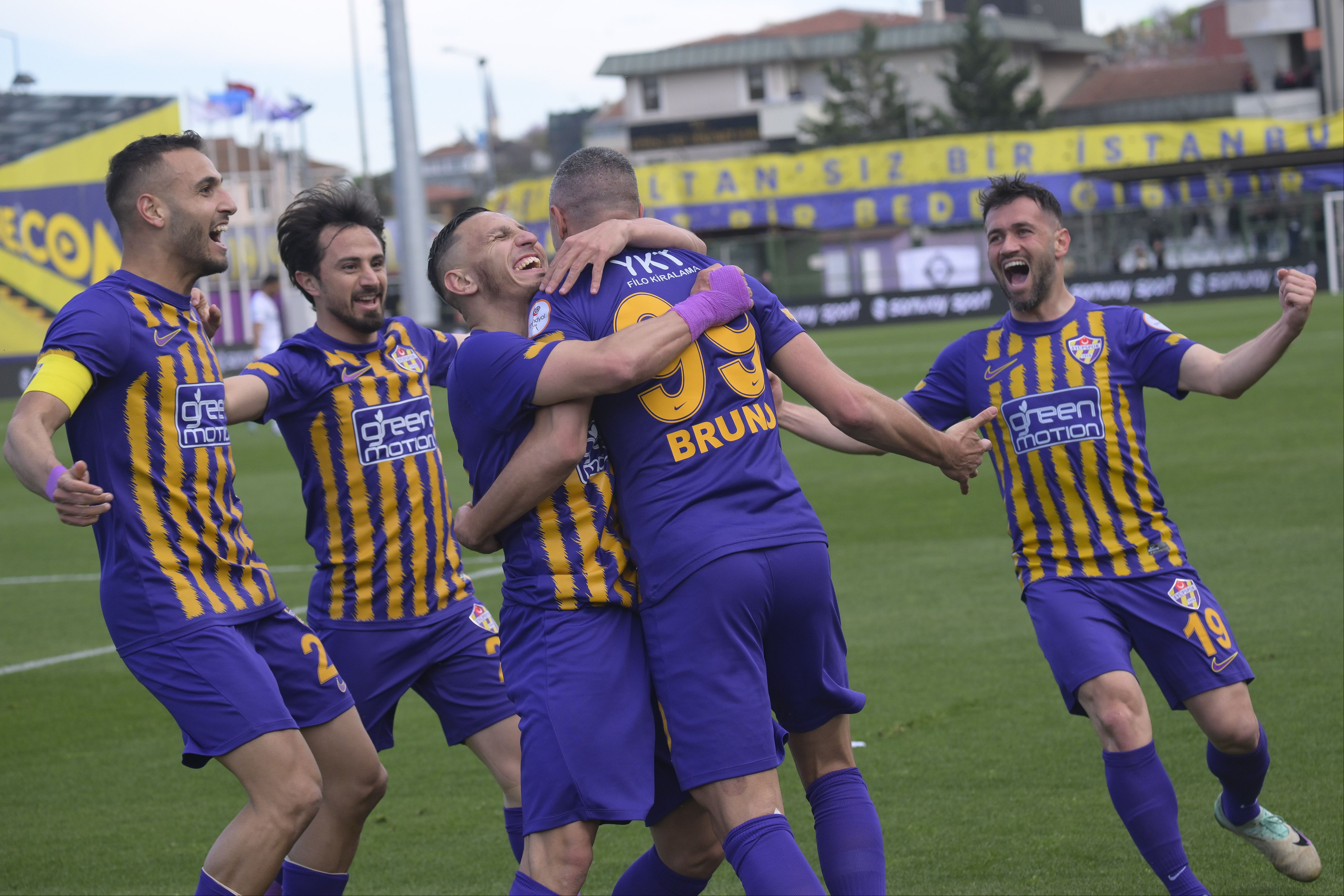 Süper Lig'e çıkan ilk takım belli oldu! Arda Turan'ın Eyüpspor'u tarih yazdı hayaller gerçek oldu Süper Lig'e çıkan ilk takım belli oldu! Arda Turan'ın Eyüpspor'u tarih yazdı hayaller gerçek oldu - 1. Resim