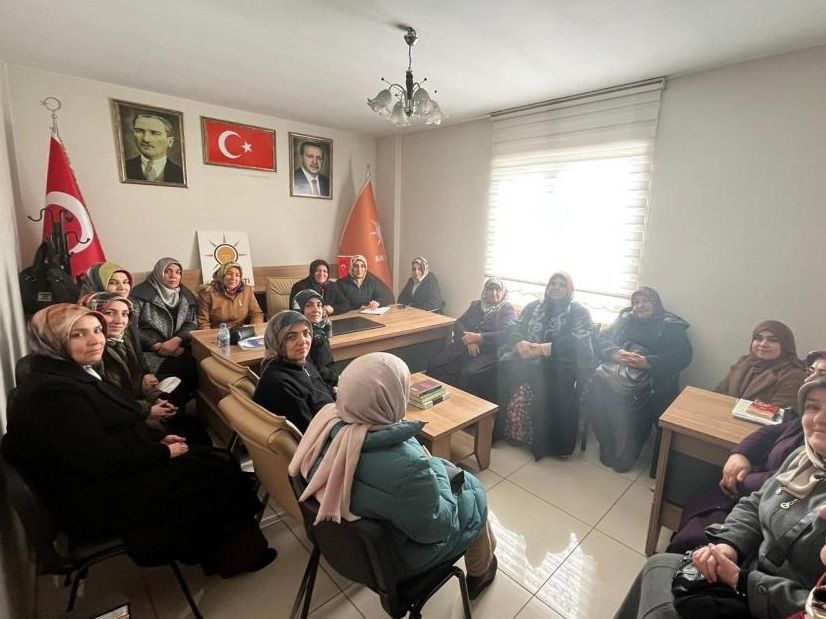 AK Parti'de seçim sonrası toplu ayrılık! Kadın kollarında üst düzey isimler istifa etti - 2. Resim