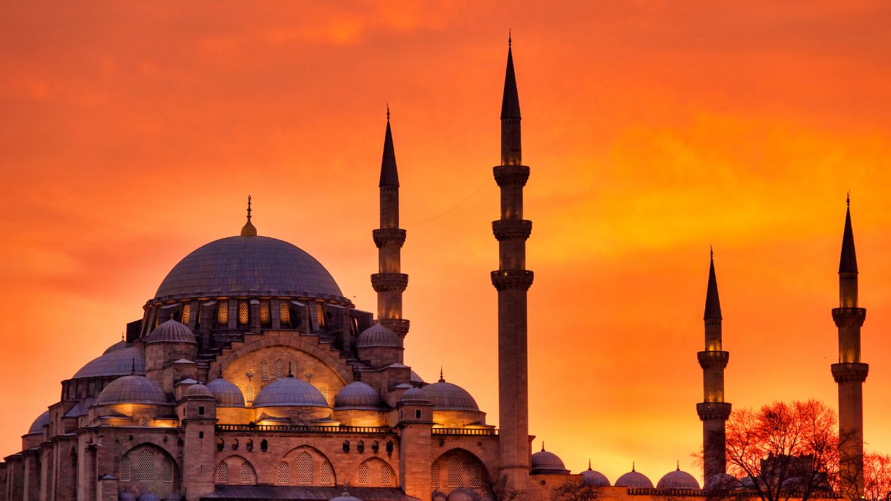 Balıkesir Ayvalık'ta 07.14'te kılınacak olan bayram namazı Edremit ve Burhaniye'ye 07.13'te kılınacak Balıkesir Ayvalık'ta 07.14'te kılınacak olan bayram namazı Edremit ve Burhaniye'ye 07.13'te kılınacak - 1. Resim