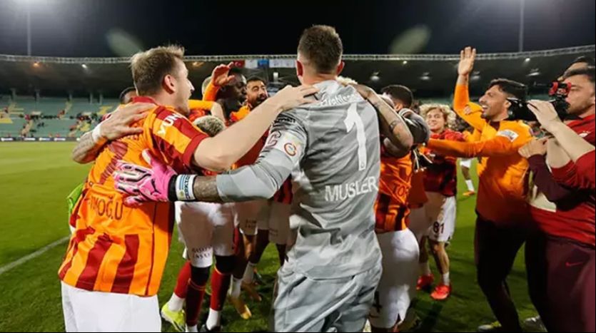 Bu görüntü televizyonda yok! Kerem Aktürkoğlu hakkında flaş iddia: "Maçtan önce Fenerbahçelilerle konuştu ve..." Bu görüntü televizyonda yok! Kerem Aktürkoğlu hakkında flaş iddia: "Maçtan önce Fenerbahçelilerle konuştu ve..." - 1. Resim